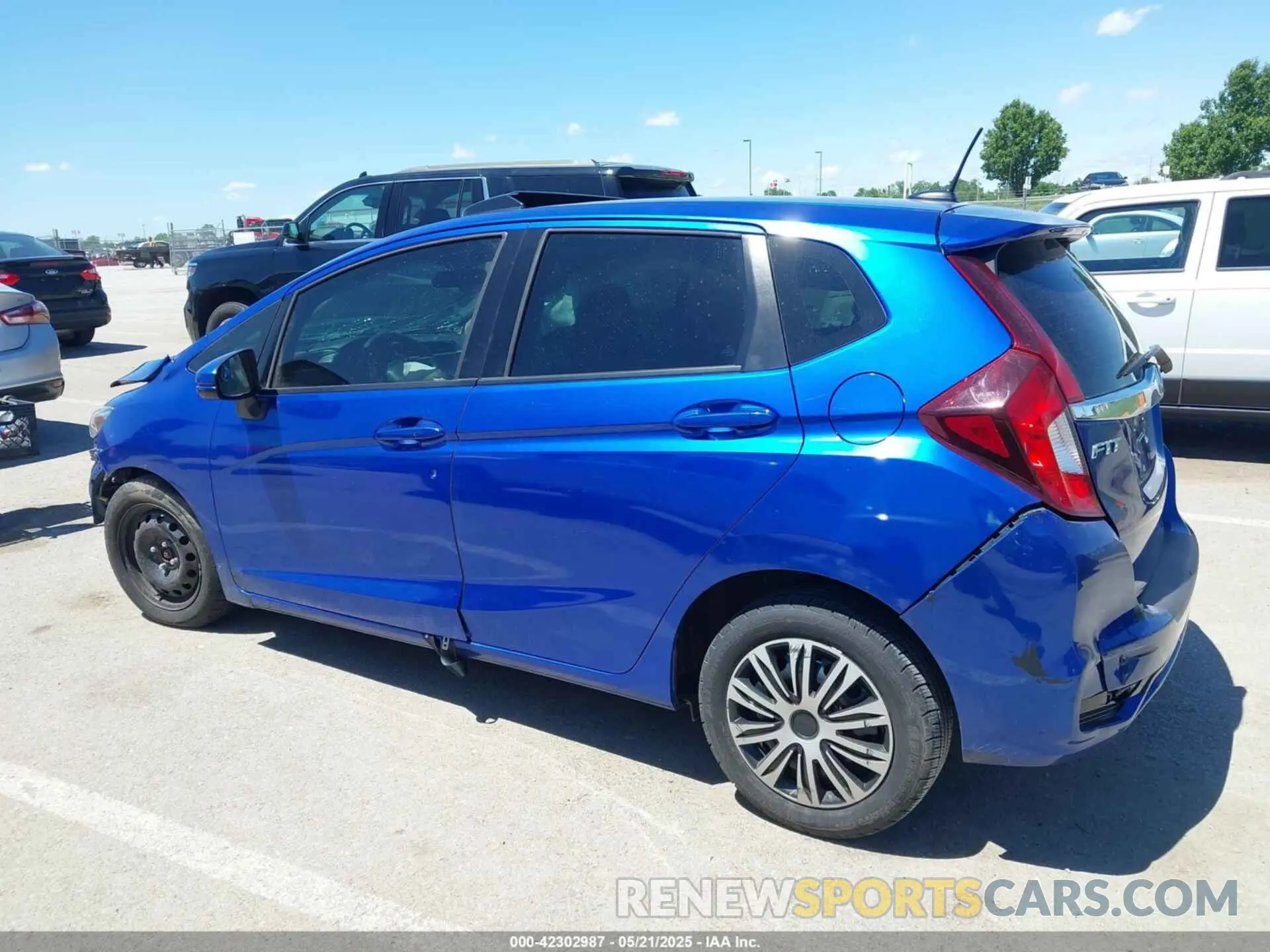 13 fotografías del automóvil dañado 3HGGK5H89KM753110 HONDA FIT 2019