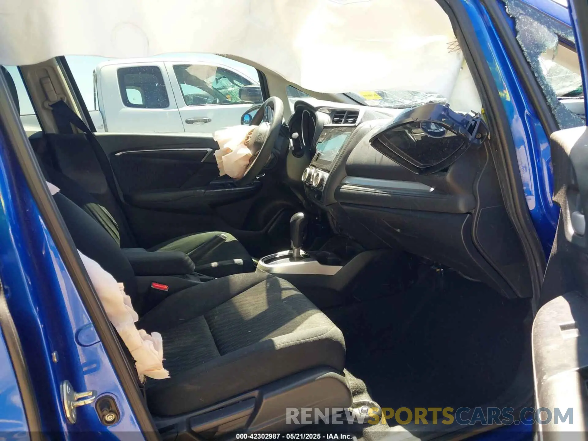 5 fotografías del automóvil dañado 3HGGK5H89KM753110 HONDA FIT 2019