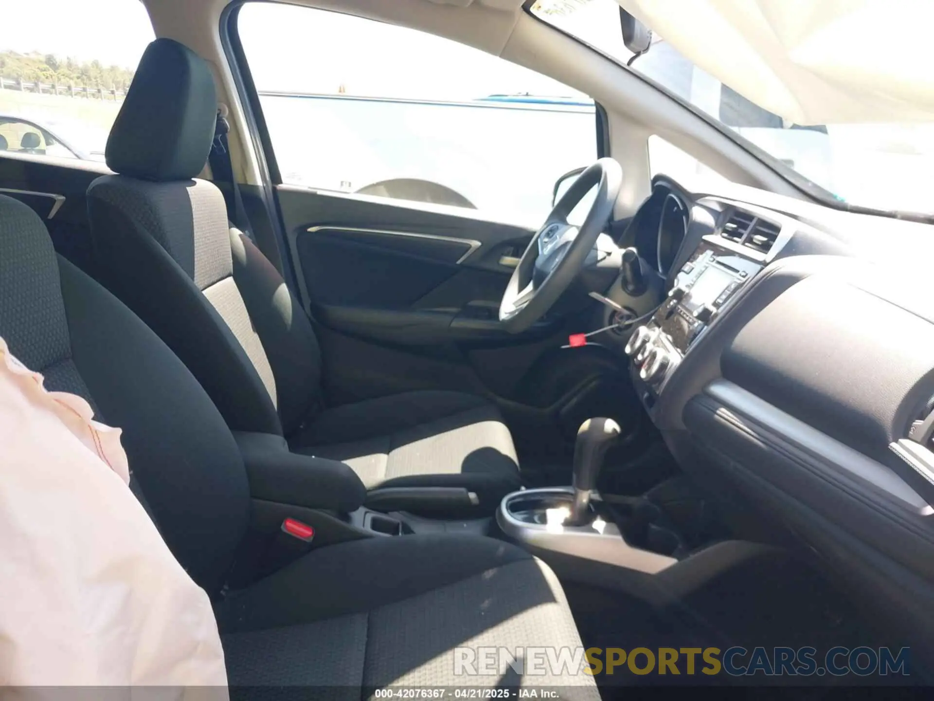 5 fotografías del automóvil dañado 3HGGK5H40LM707356 HONDA FIT 2020