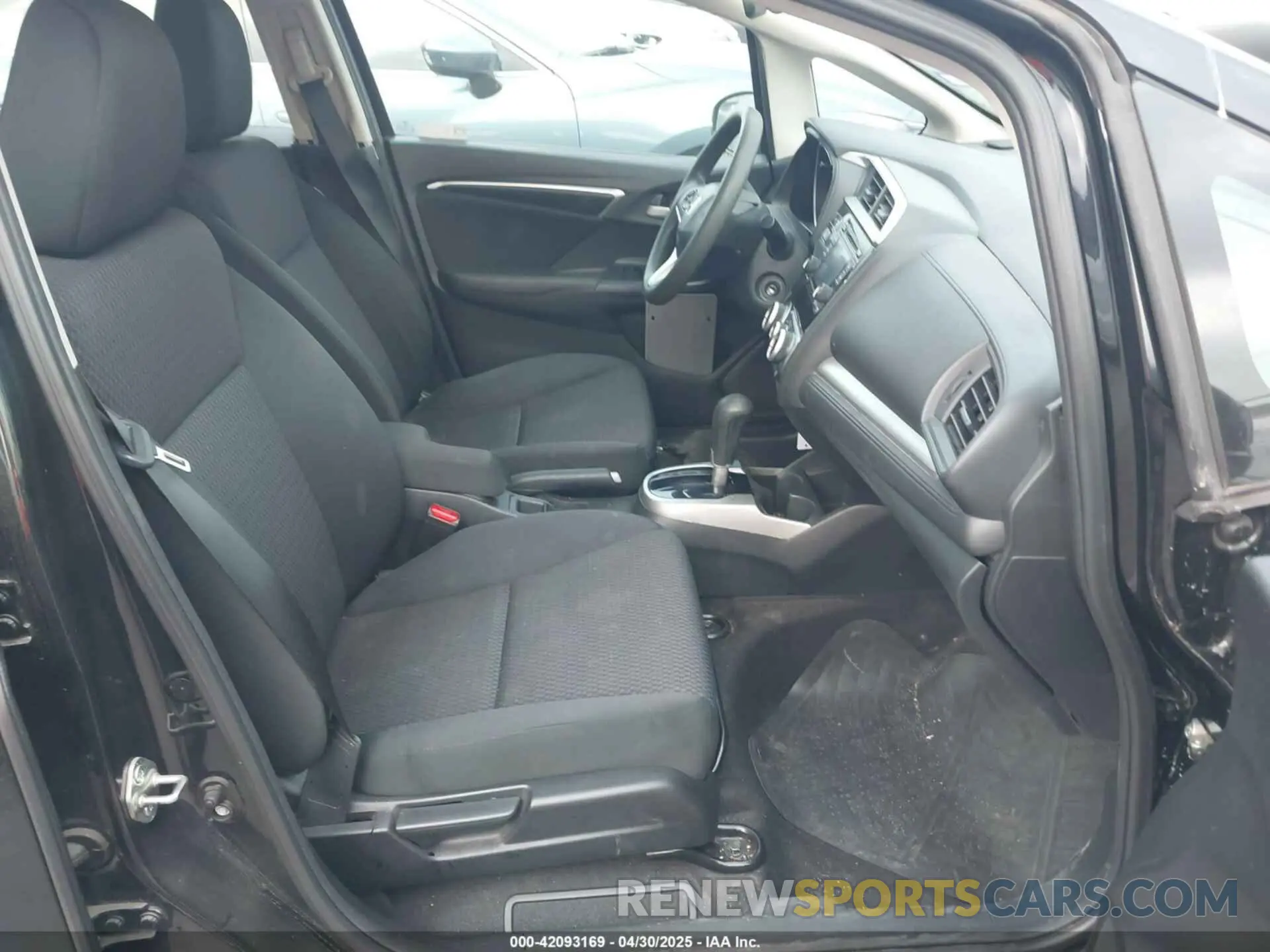 5 fotografías del automóvil dañado 3HGGK5H40LM717305 HONDA FIT 2020