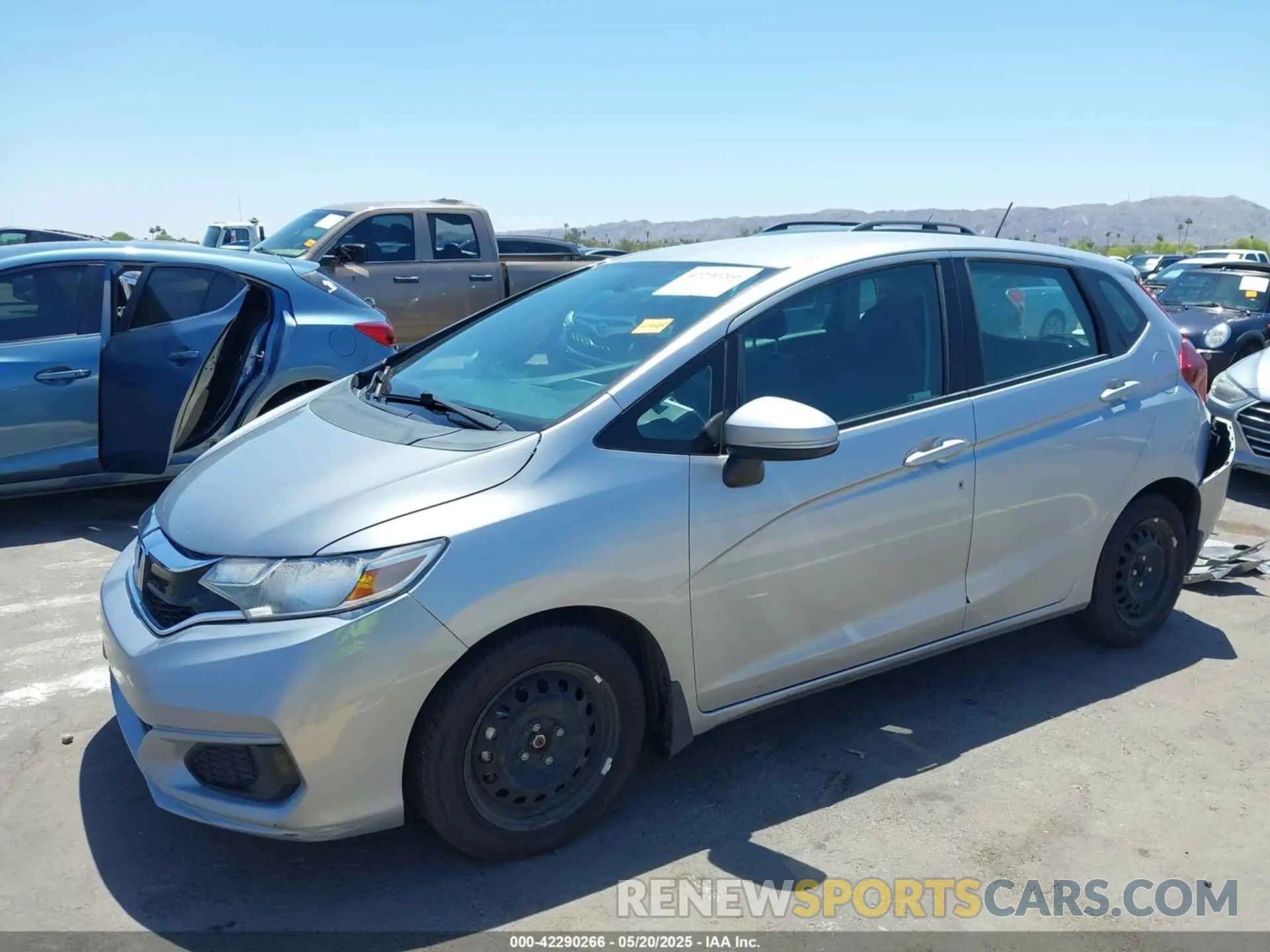 2 fotografías del automóvil dañado 3HGGK5H48LM700879 HONDA FIT 2020