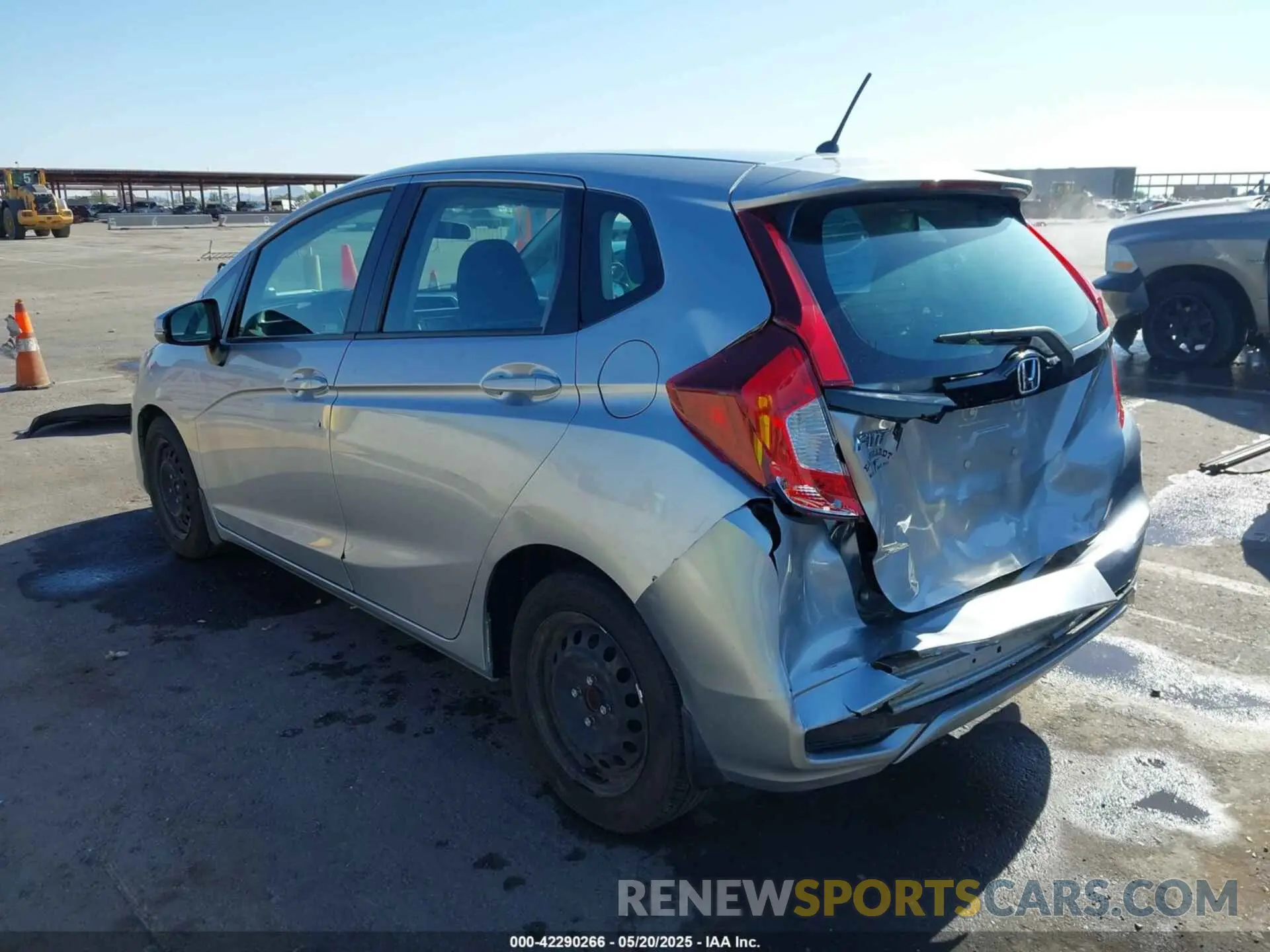 3 fotografías del automóvil dañado 3HGGK5H48LM700879 HONDA FIT 2020