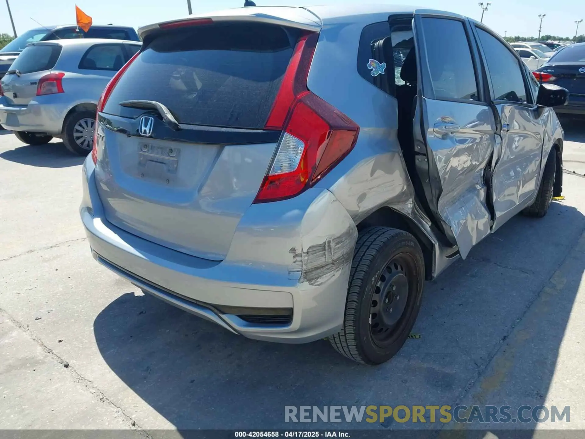 15 fotografías del automóvil dañado 3HGGK5H48LM732408 HONDA FIT 2020