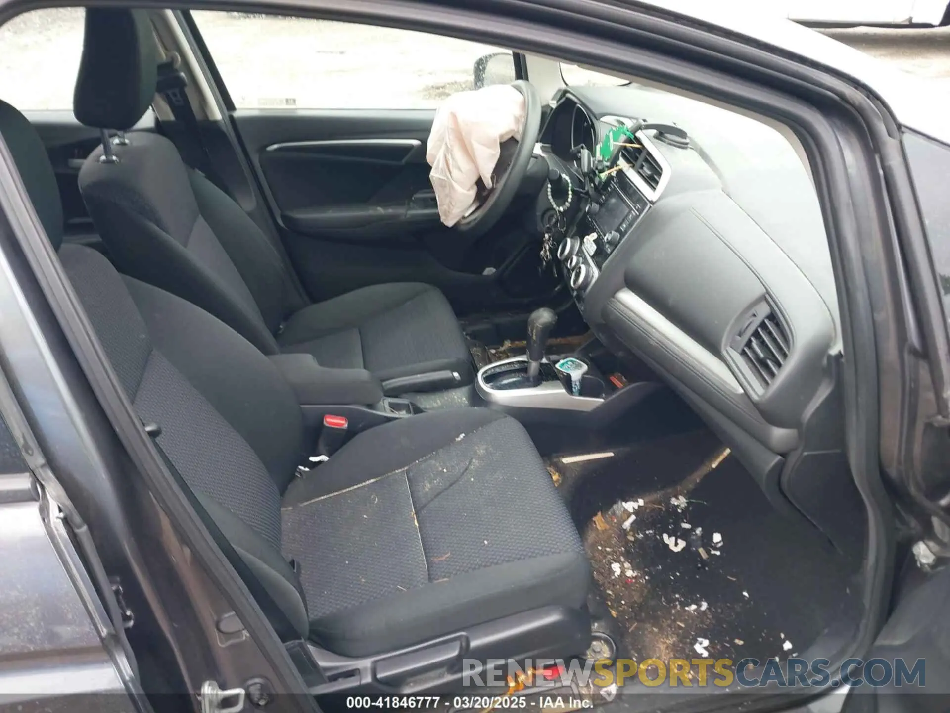 5 fotografías del automóvil dañado 3HGGK5H49LM710739 HONDA FIT 2020