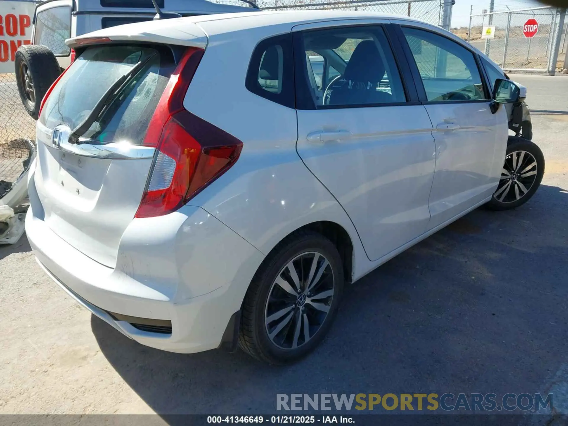 4 fotografías del automóvil dañado 3HGGK5H82LM703165 HONDA FIT 2020