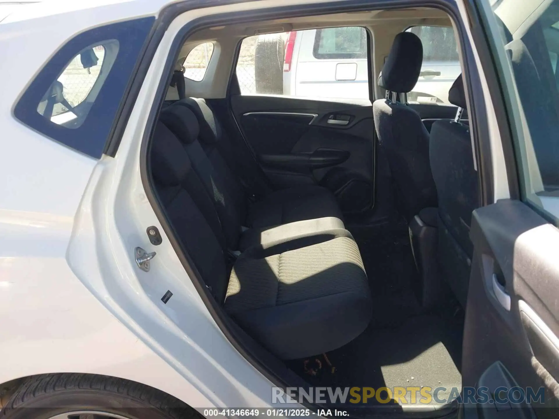 8 fotografías del automóvil dañado 3HGGK5H82LM703165 HONDA FIT 2020