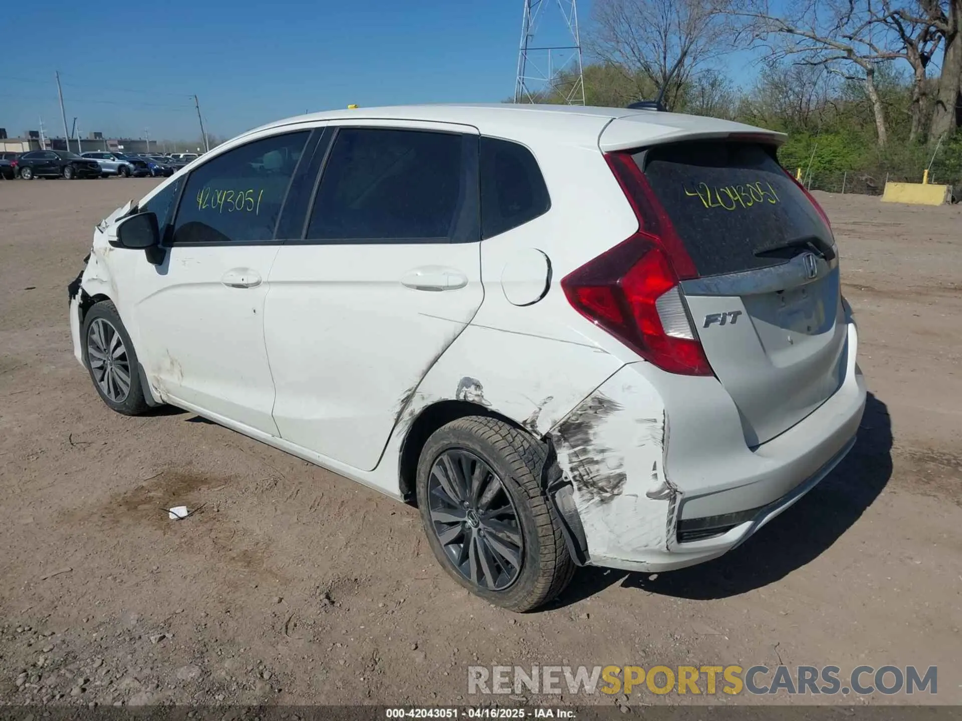 3 fotografías del automóvil dañado 3HGGK5H87LM723802 HONDA FIT 2020