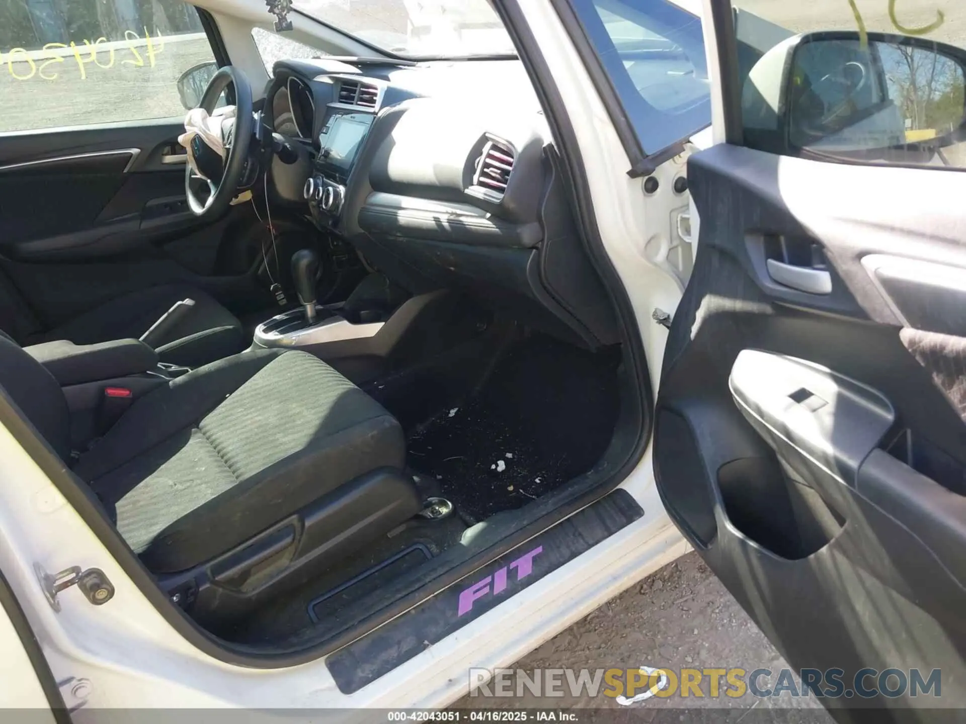 5 fotografías del automóvil dañado 3HGGK5H87LM723802 HONDA FIT 2020