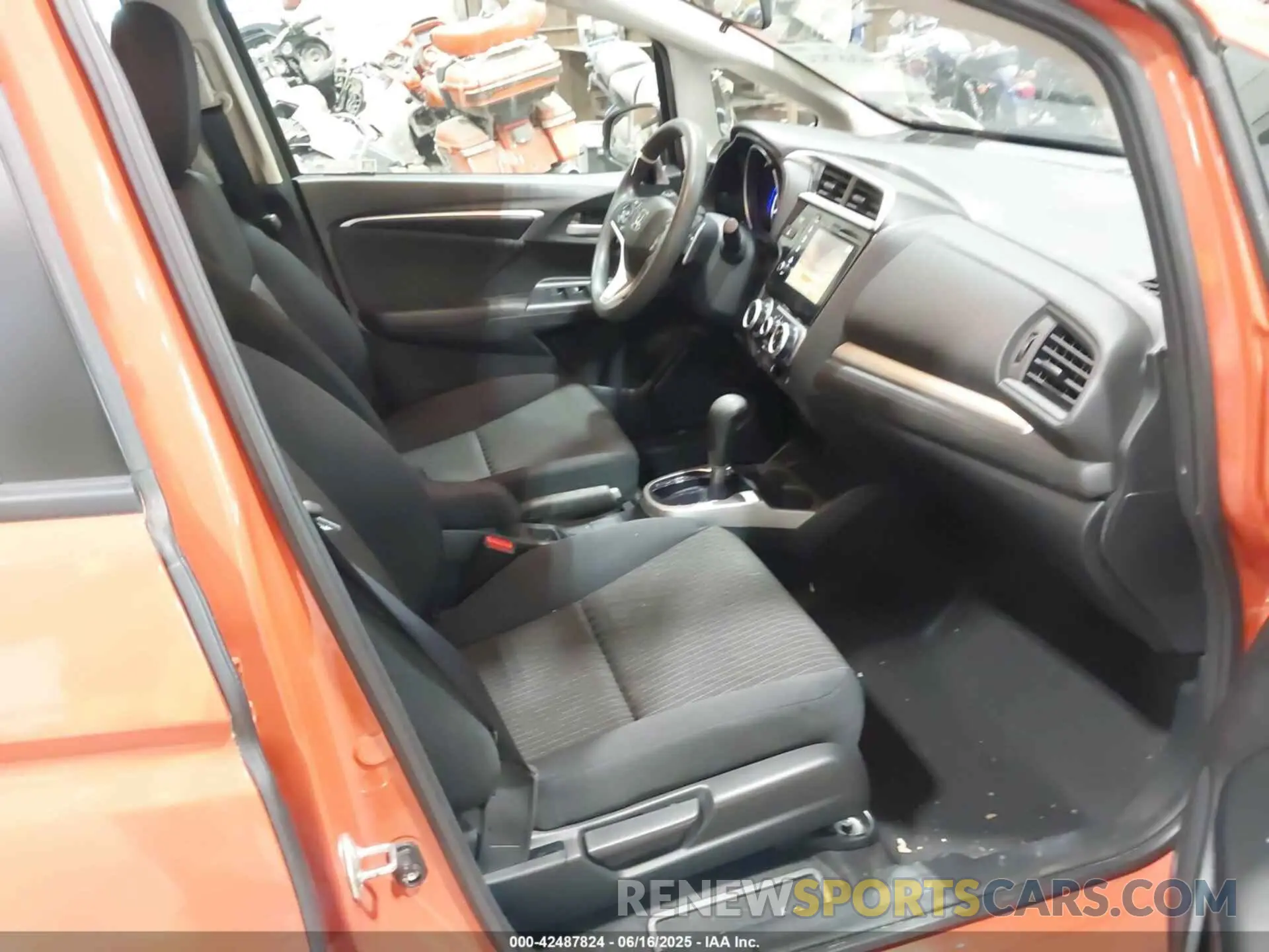 5 fotografías del automóvil dañado 3HGGK5H88LM729821 HONDA FIT 2020