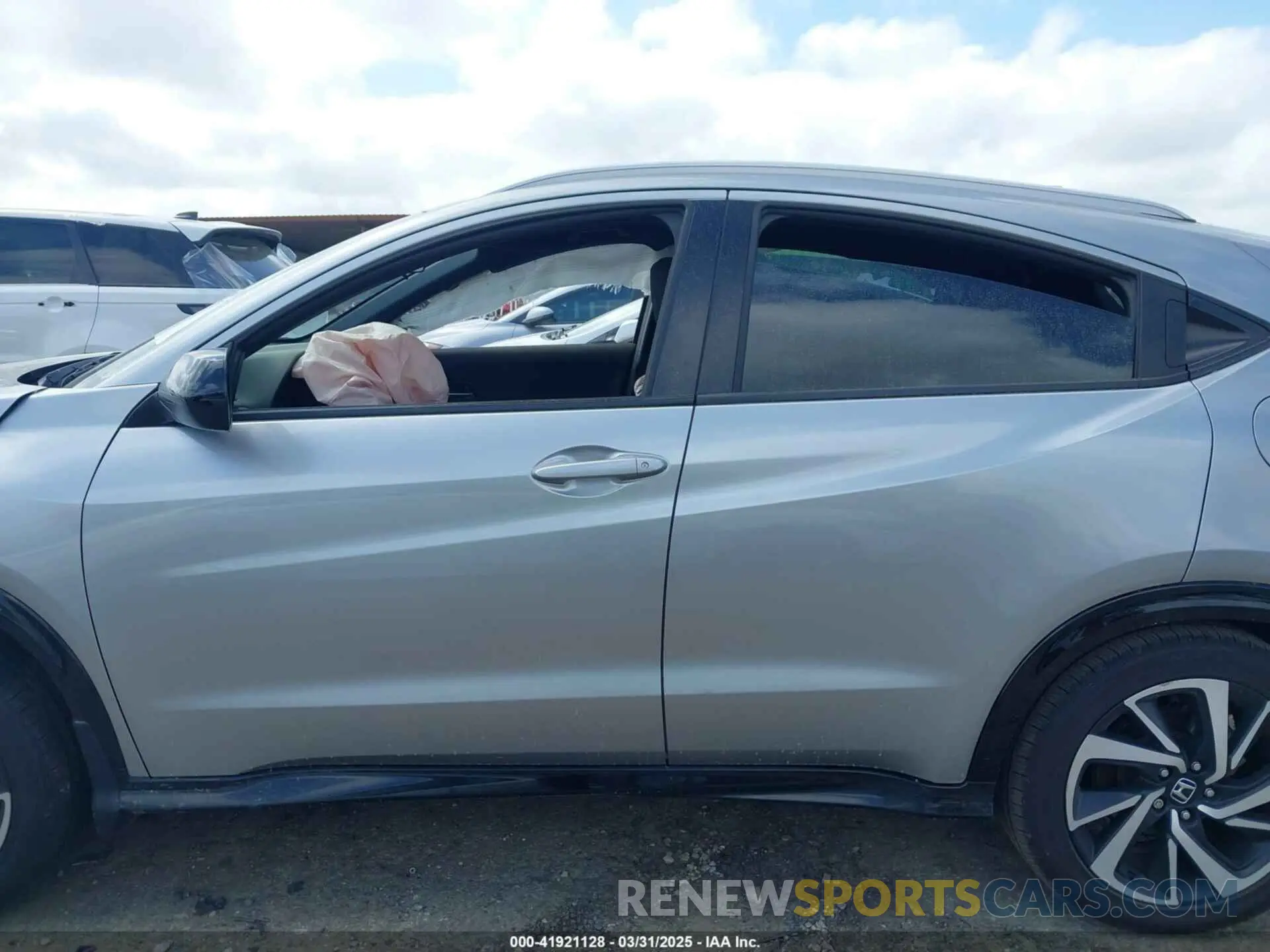 15 fotografías del automóvil dañado 3CZRU5H17KG705098 HONDA HR-V 2019