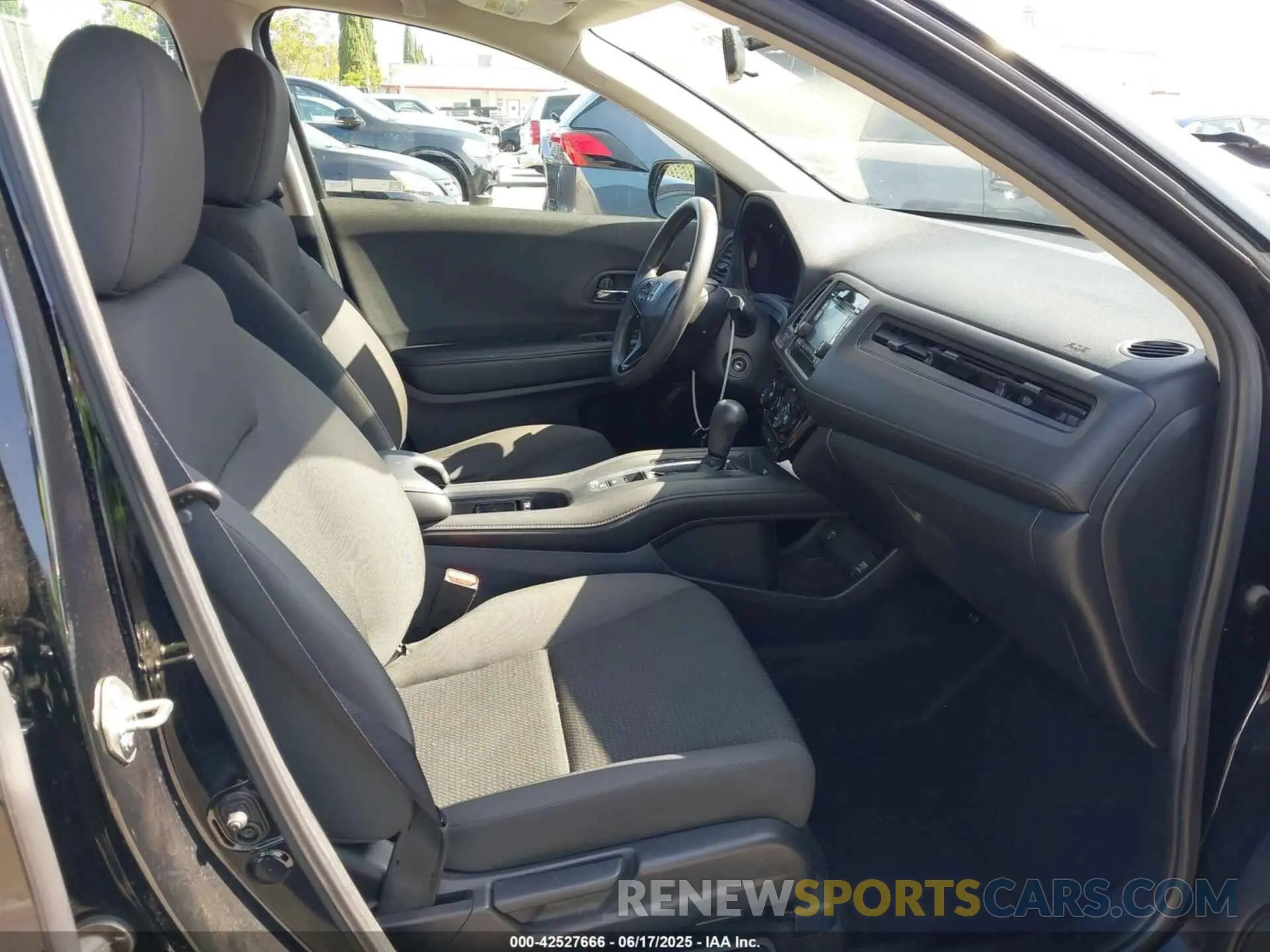 5 fotografías del automóvil dañado 3CZRU5H30KG716381 HONDA HR-V 2019