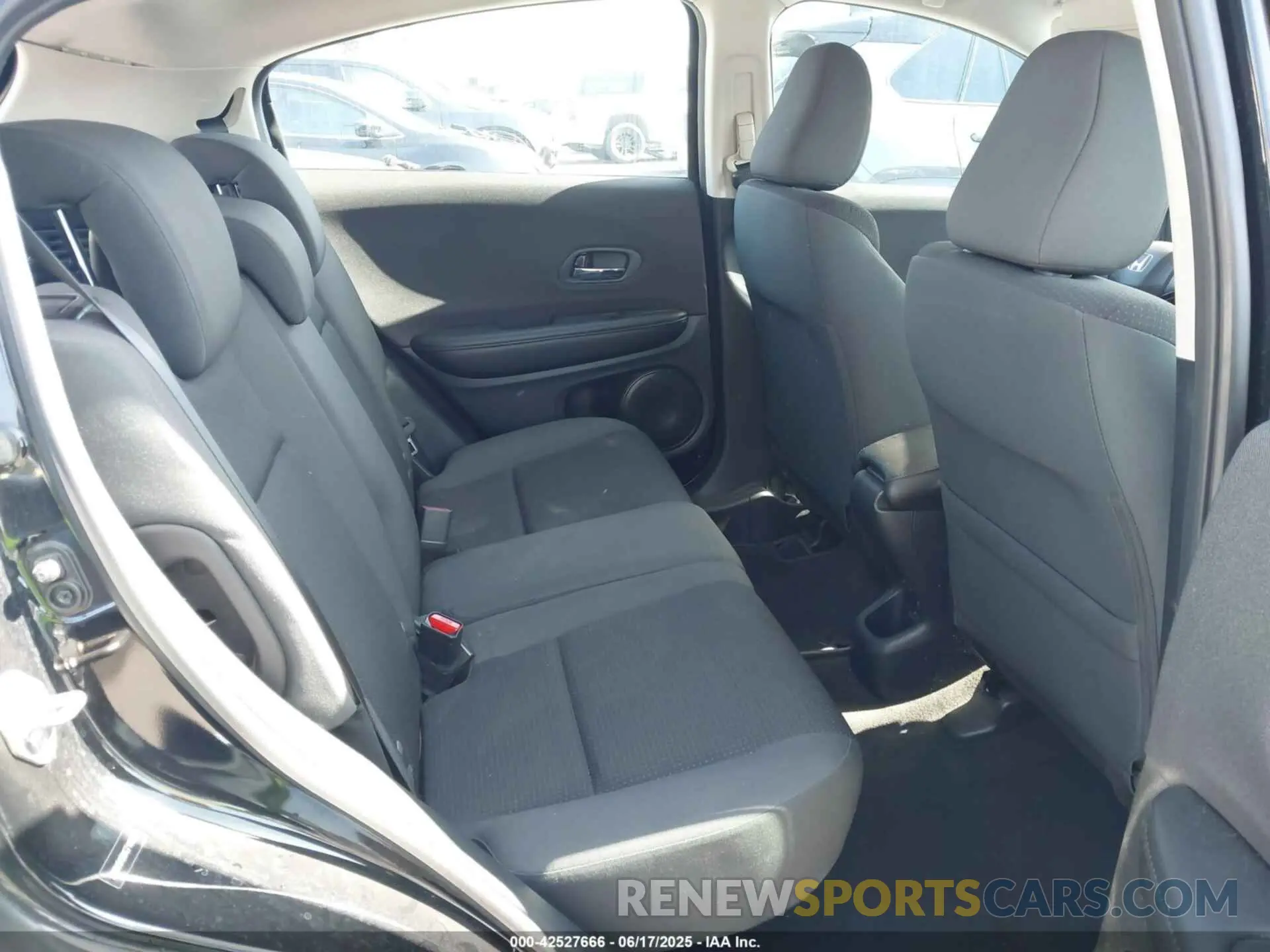 8 fotografías del automóvil dañado 3CZRU5H30KG716381 HONDA HR-V 2019