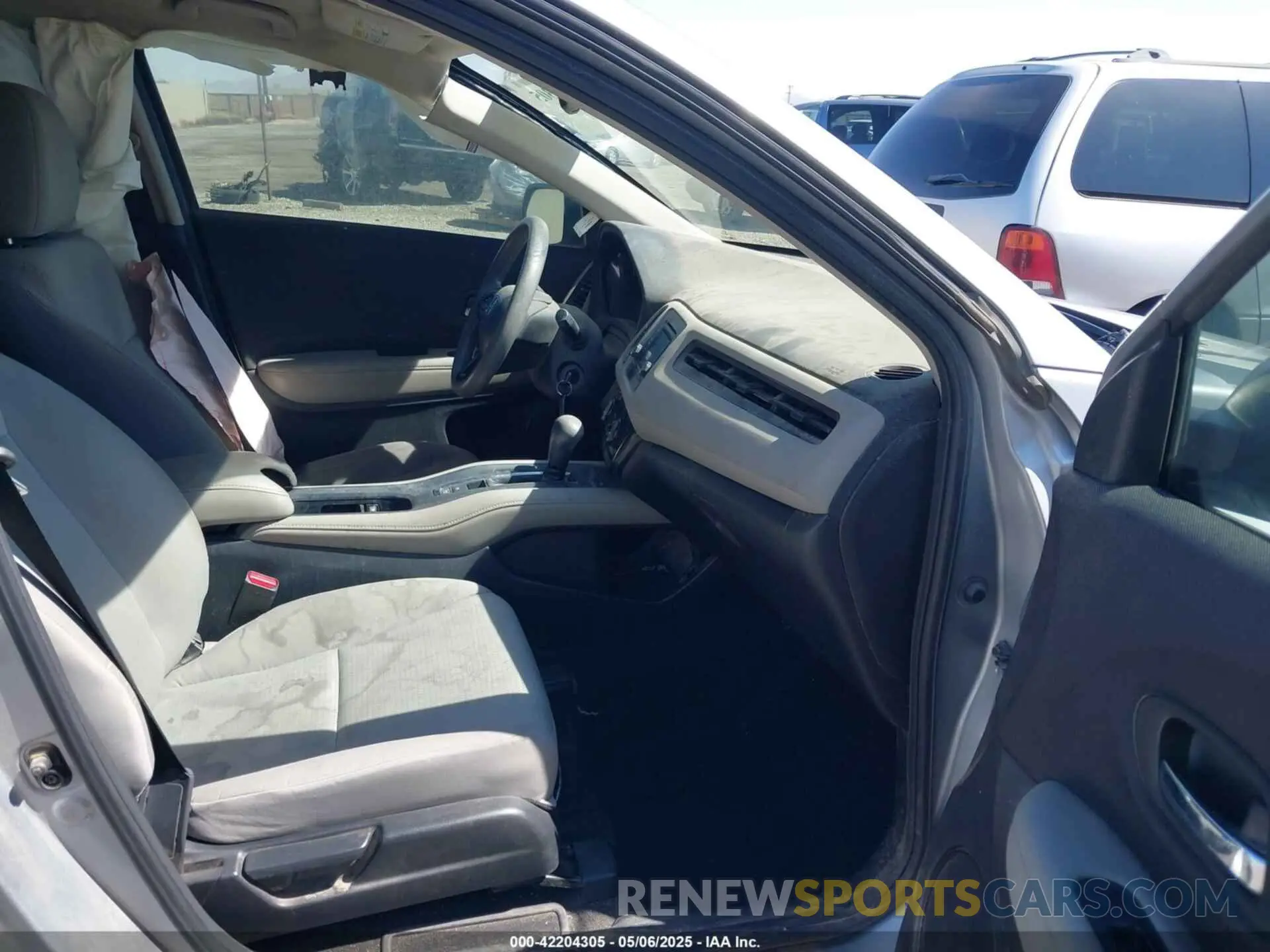5 fotografías del automóvil dañado 3CZRU5H33KG714687 HONDA HR-V 2019