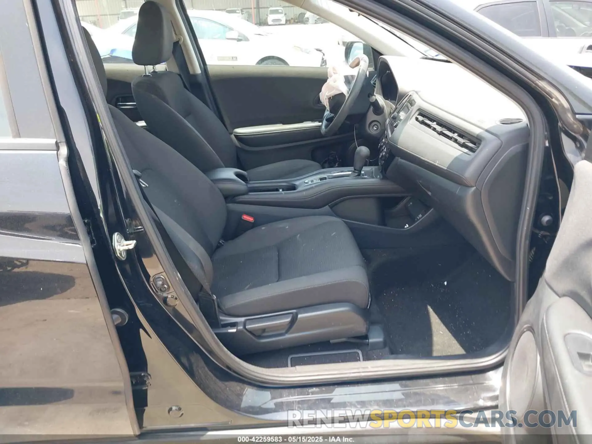 5 fotografías del automóvil dañado 3CZRU5H34KG713872 HONDA HR-V 2019