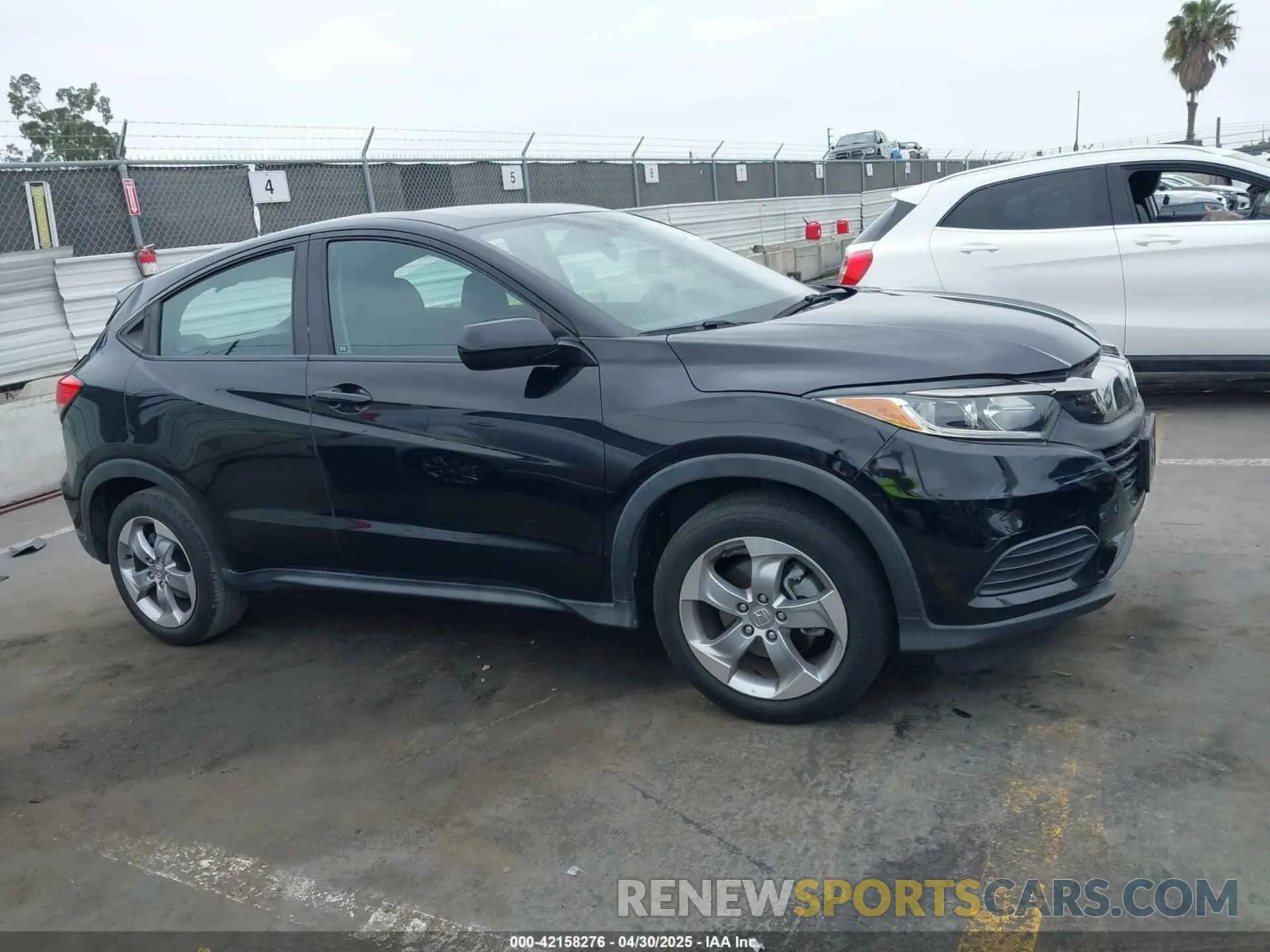 13 fotografías del automóvil dañado 3CZRU5H35KG711998 HONDA HR-V 2019