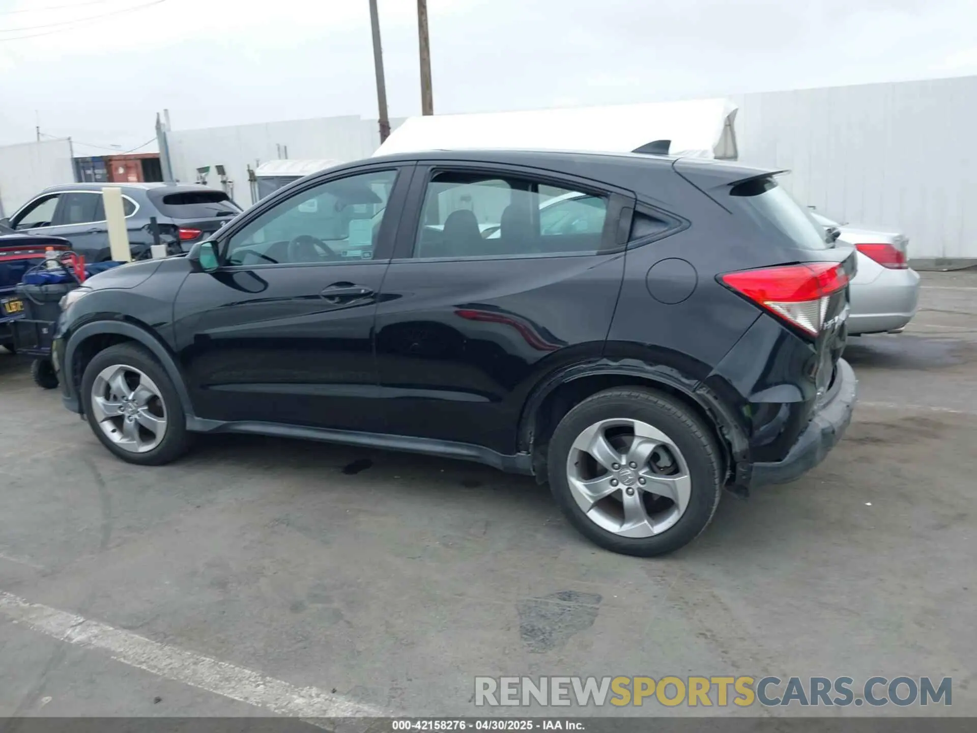 14 fotografías del automóvil dañado 3CZRU5H35KG711998 HONDA HR-V 2019