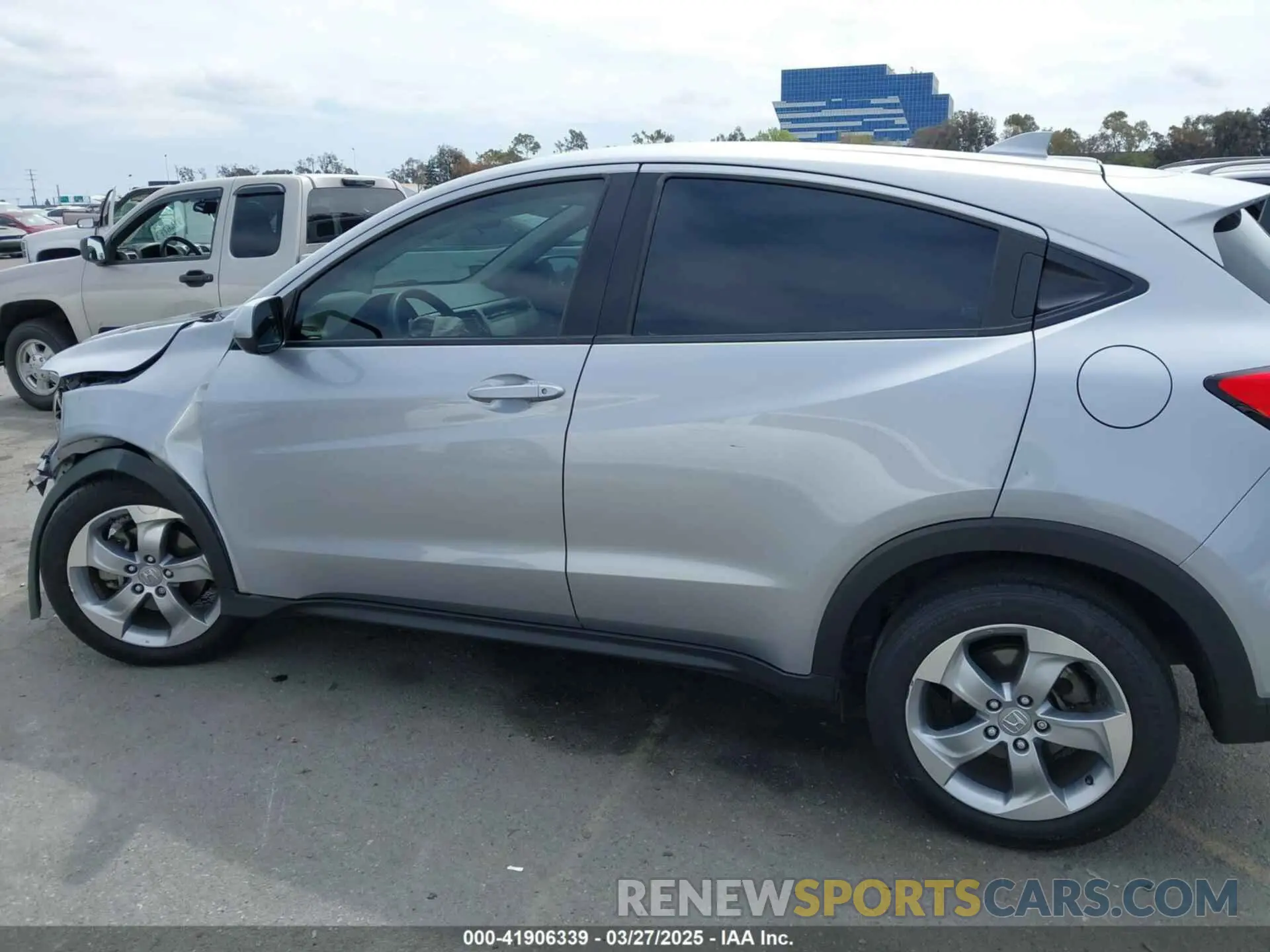 15 fotografías del automóvil dañado 3CZRU5H37KG710447 HONDA HR-V 2019