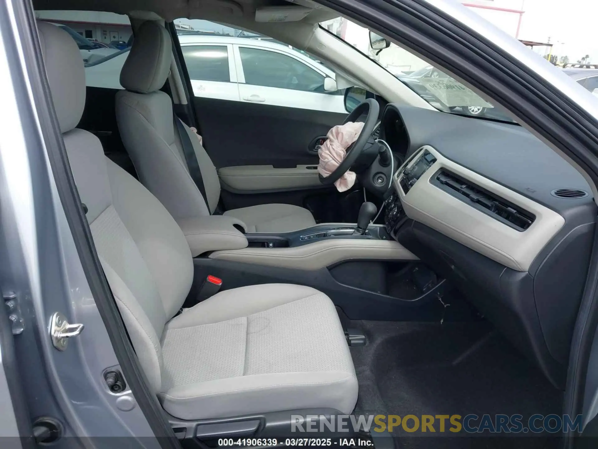 5 fotografías del automóvil dañado 3CZRU5H37KG710447 HONDA HR-V 2019