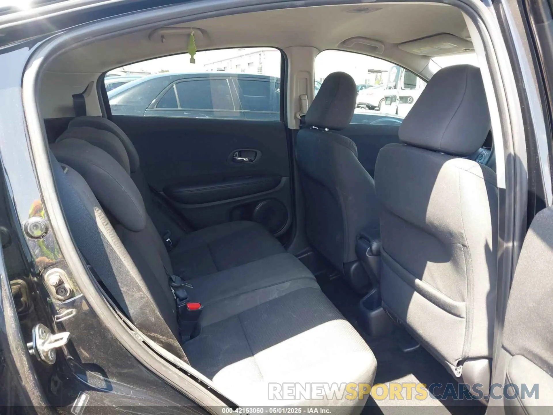 8 fotografías del automóvil dañado 3CZRU5H38KM710281 HONDA HR-V 2019