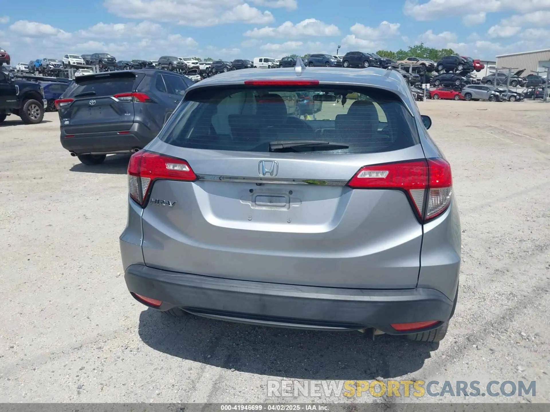 16 fotografías del automóvil dañado 3CZRU5H3XKG711916 HONDA HR-V 2019