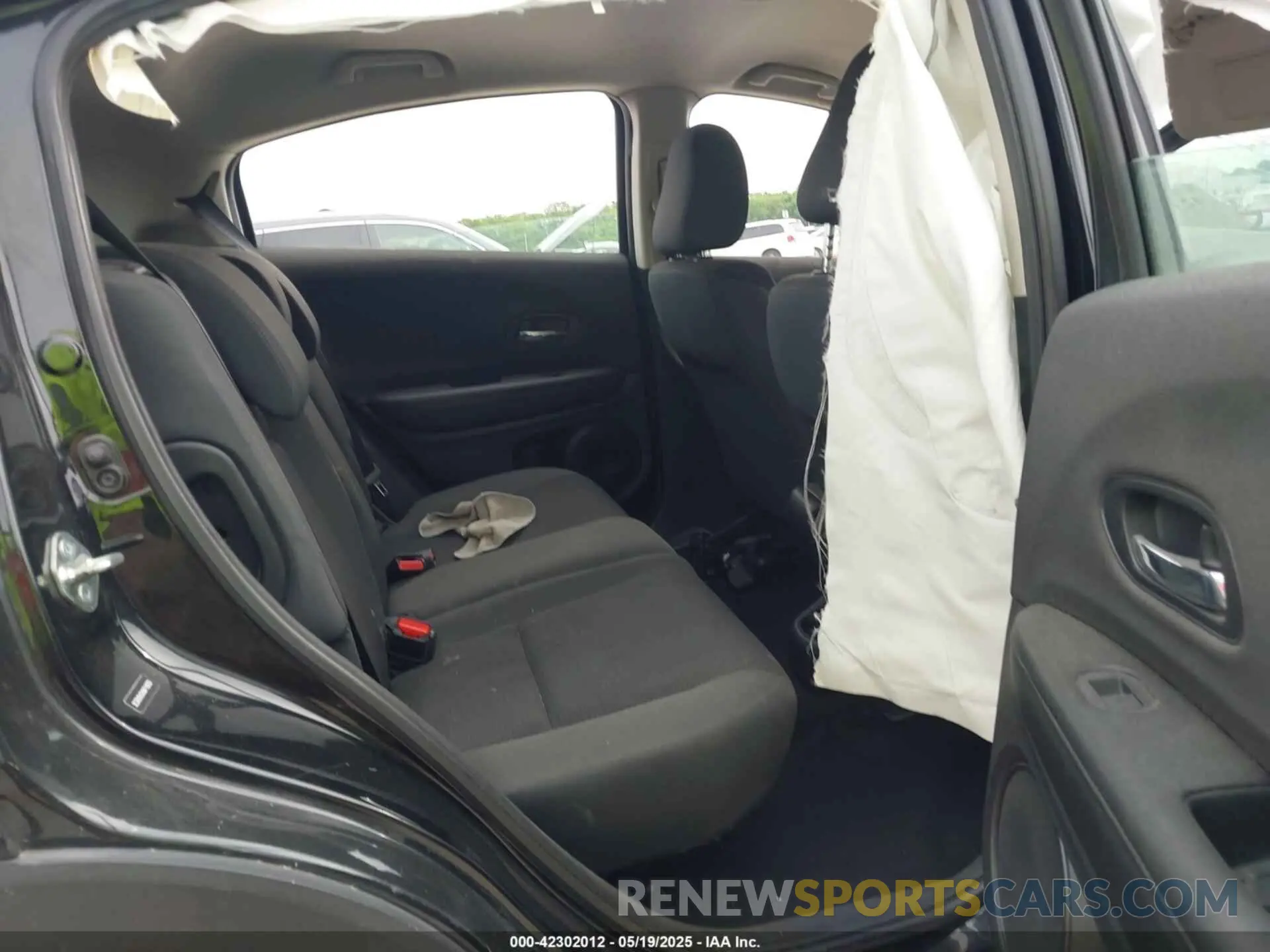 8 fotografías del automóvil dañado 3CZRU5H3XKM719659 HONDA HR-V 2019