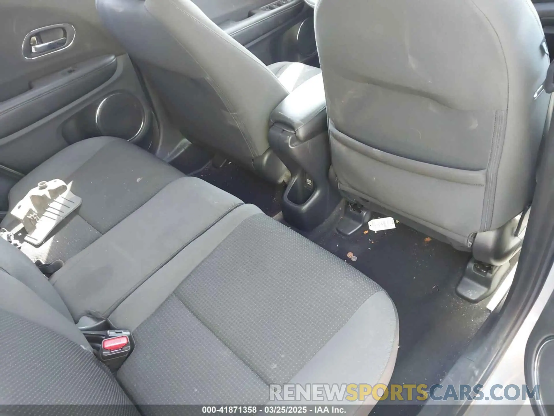 8 fotografías del automóvil dañado 3CZRU5H50KM719378 HONDA HR-V 2019