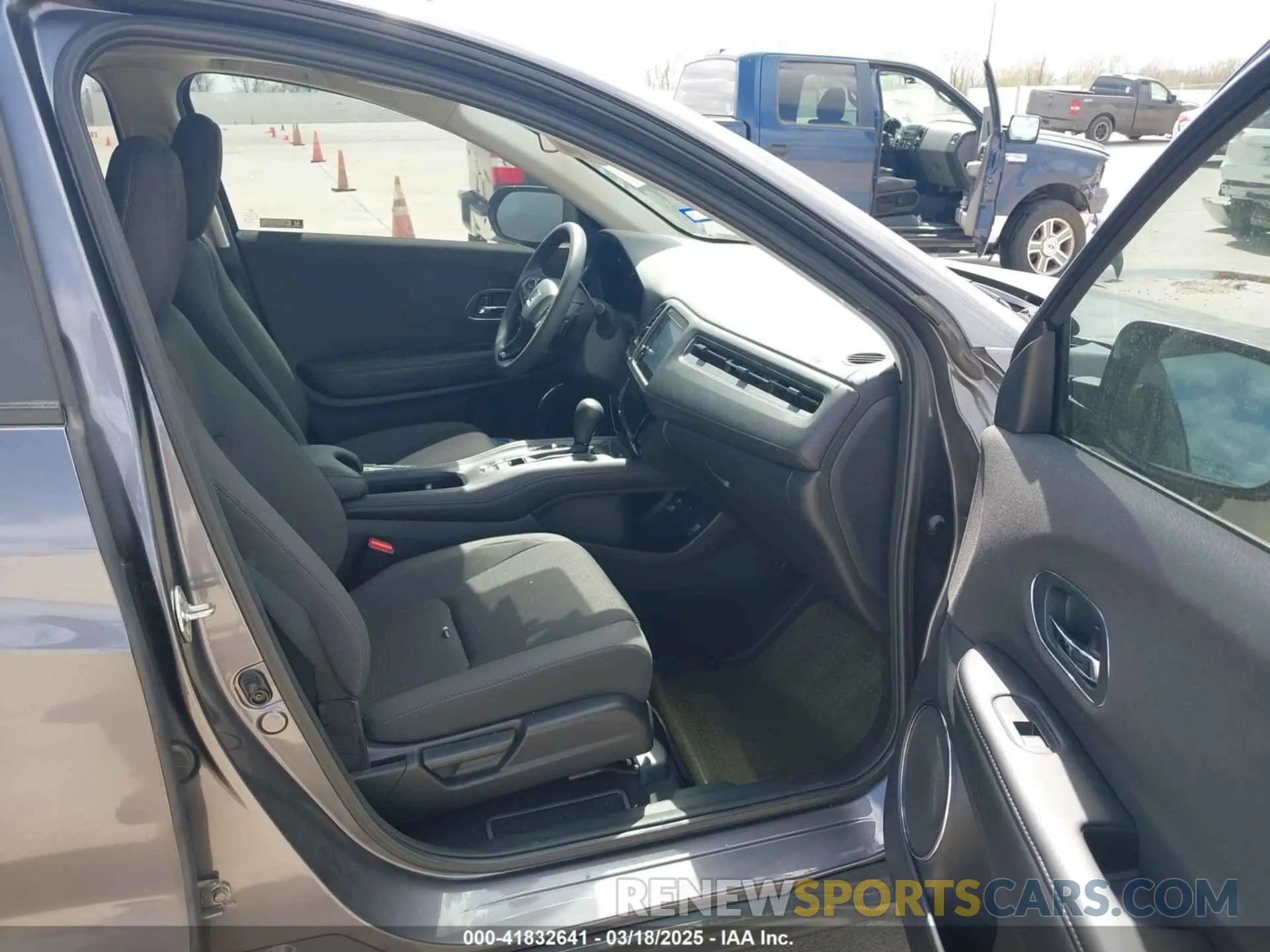 5 fotografías del automóvil dañado 3CZRU5H51KM712049 HONDA HR-V 2019