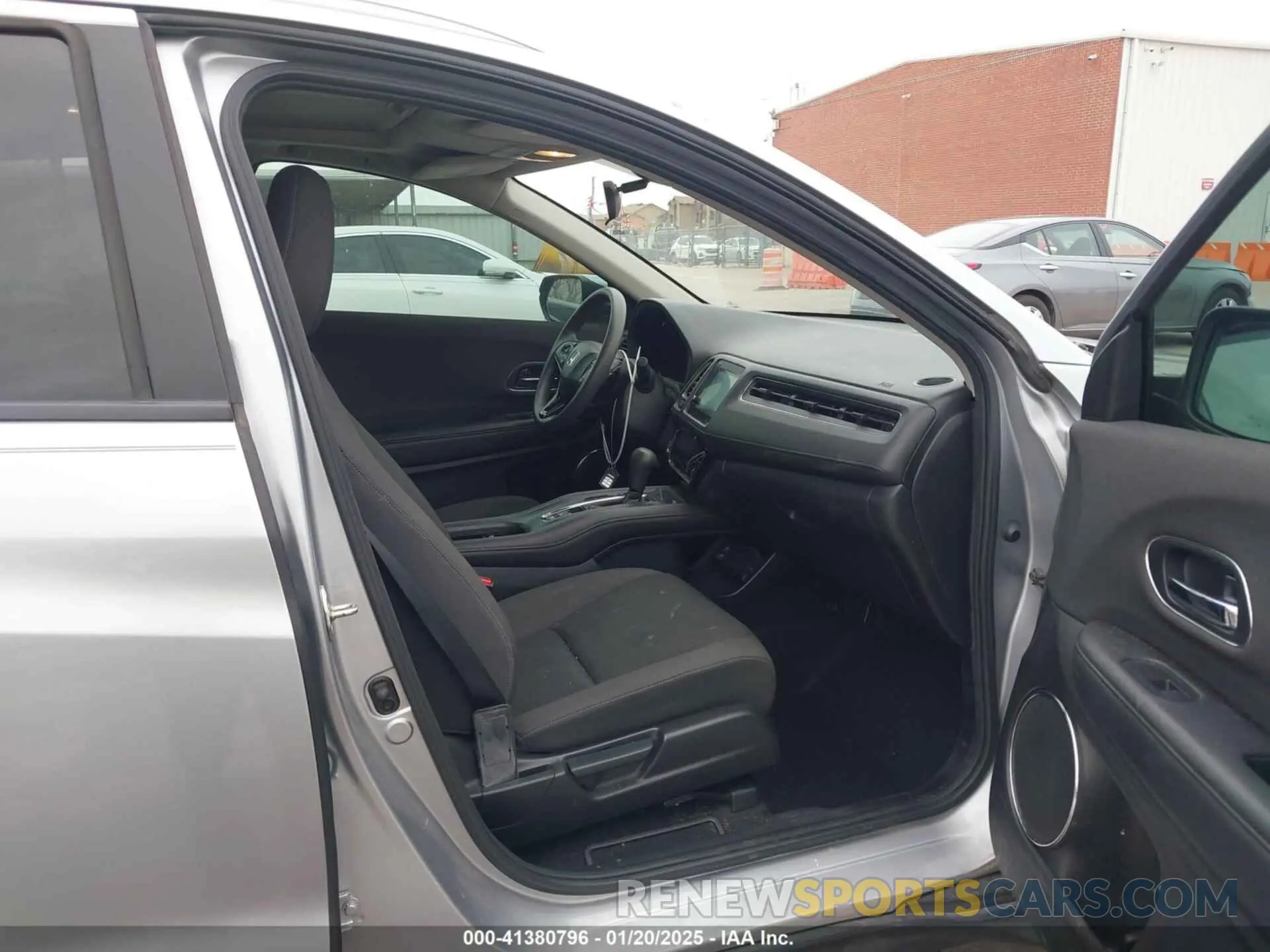 5 fotografías del automóvil dañado 3CZRU5H52KM710620 HONDA HR-V 2019