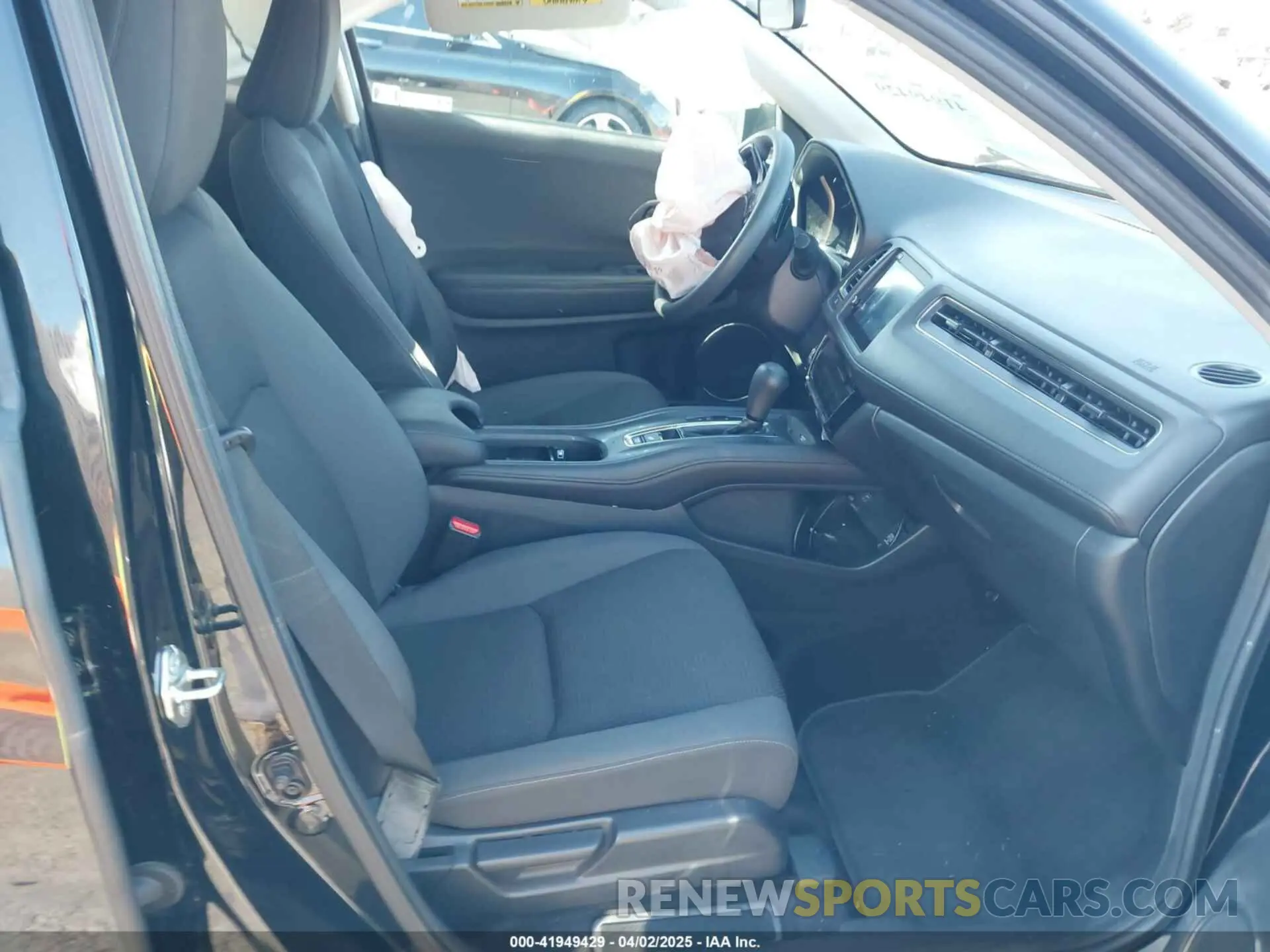 5 fotografías del automóvil dañado 3CZRU5H52KM717938 HONDA HR-V 2019