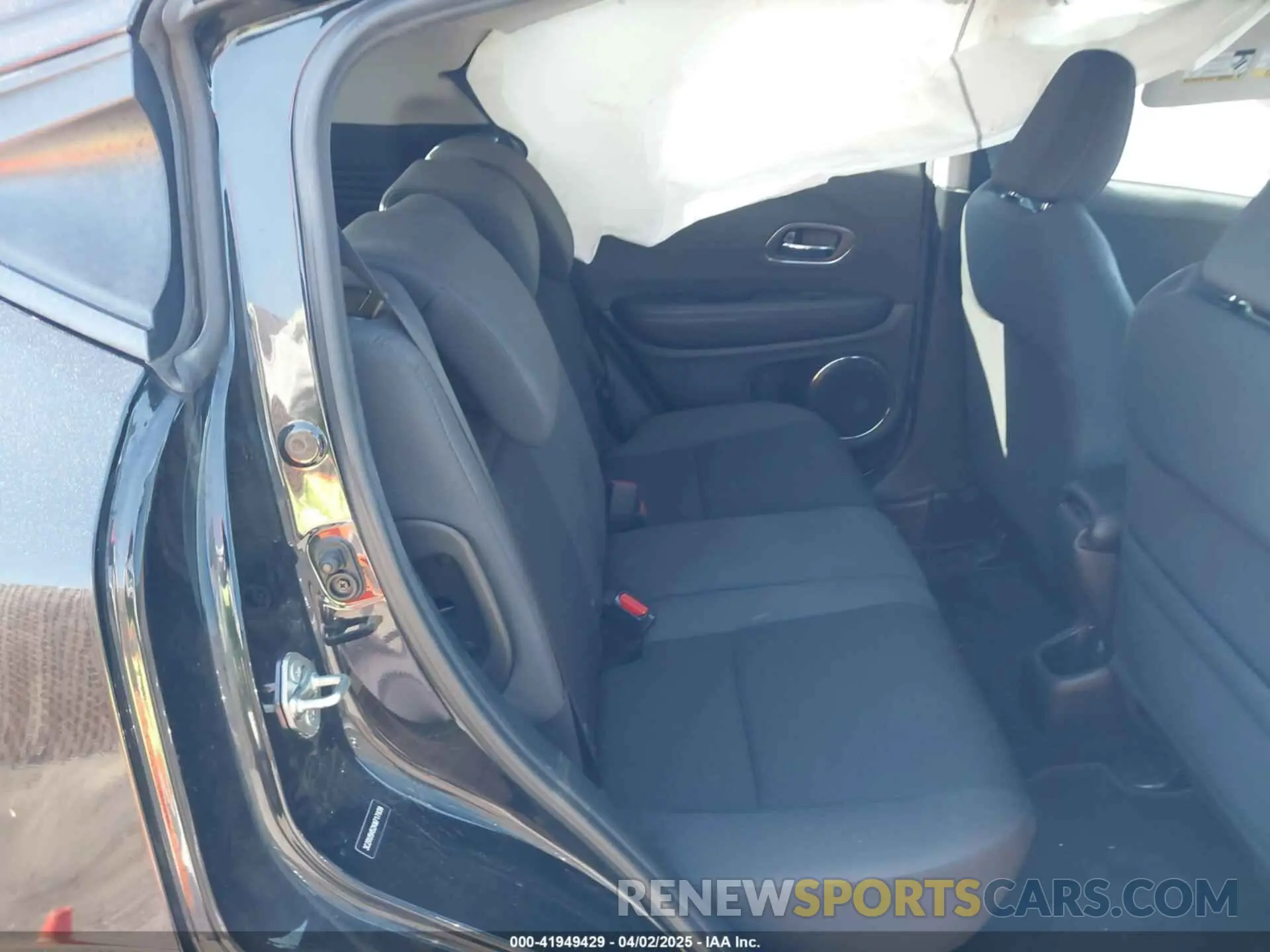8 fotografías del automóvil dañado 3CZRU5H52KM717938 HONDA HR-V 2019