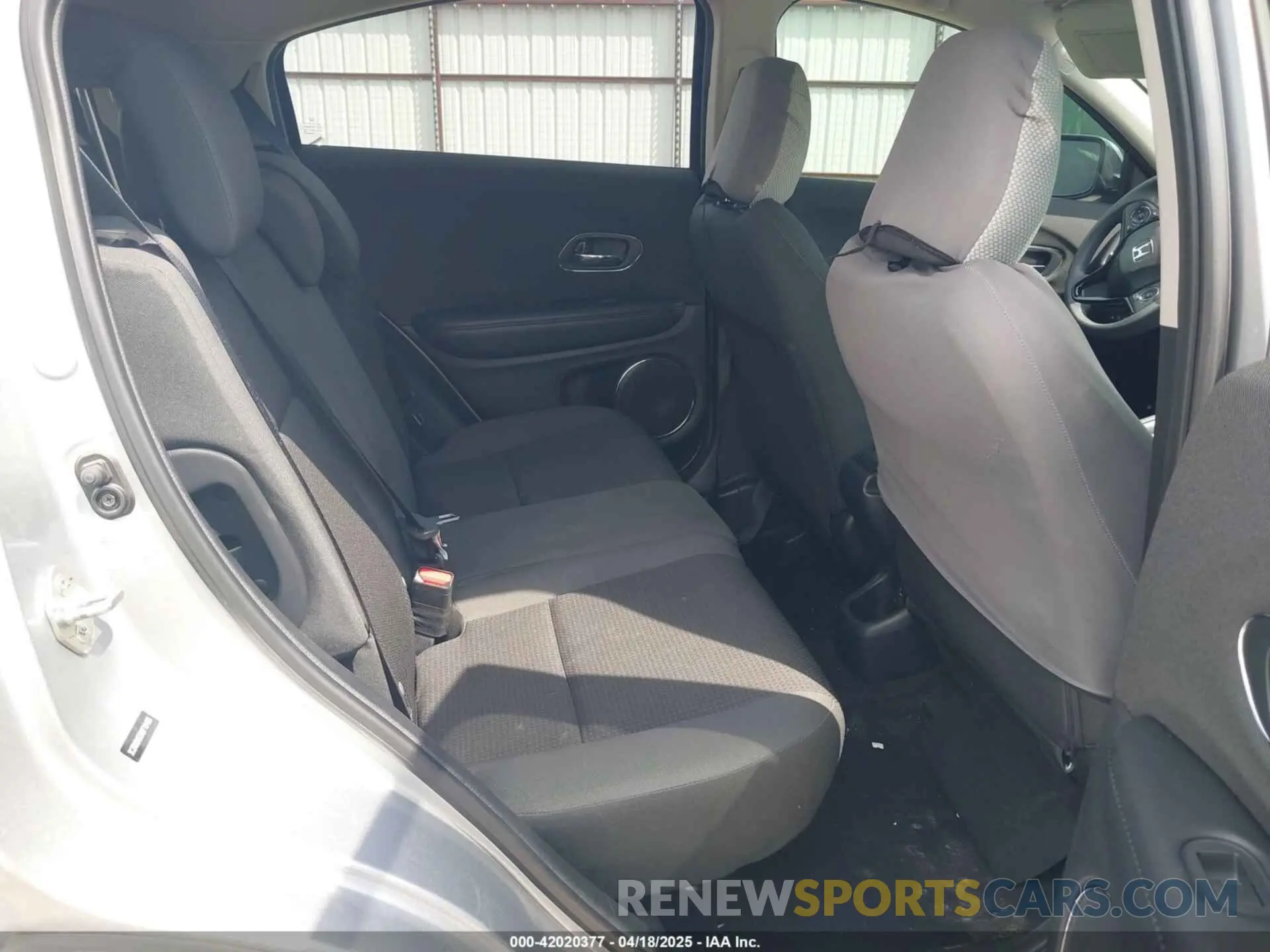 8 fotografías del automóvil dañado 3CZRU5H53KM718483 HONDA HR-V 2019