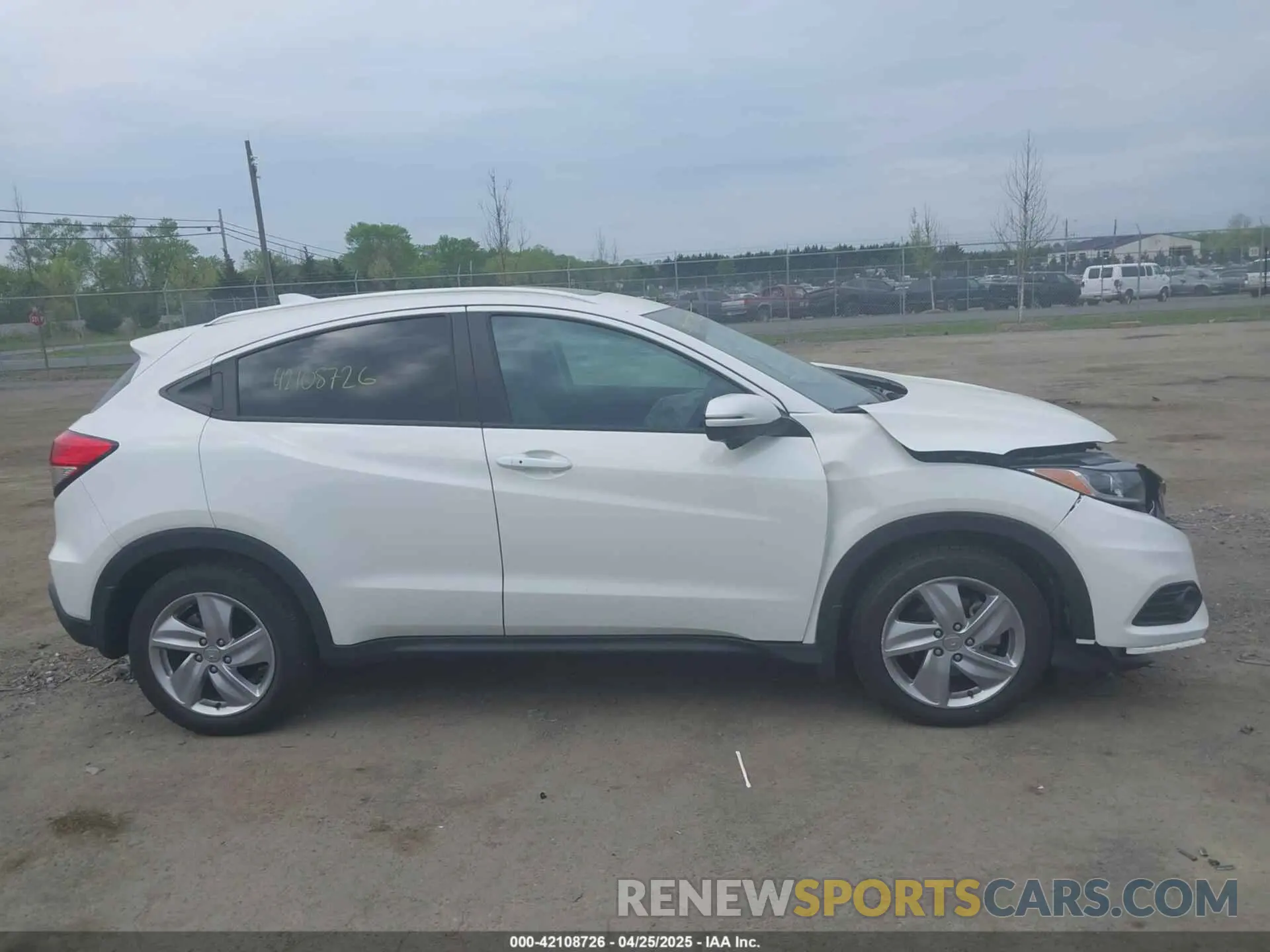 13 fotografías del automóvil dañado 3CZRU5H53KM727524 HONDA HR-V 2019