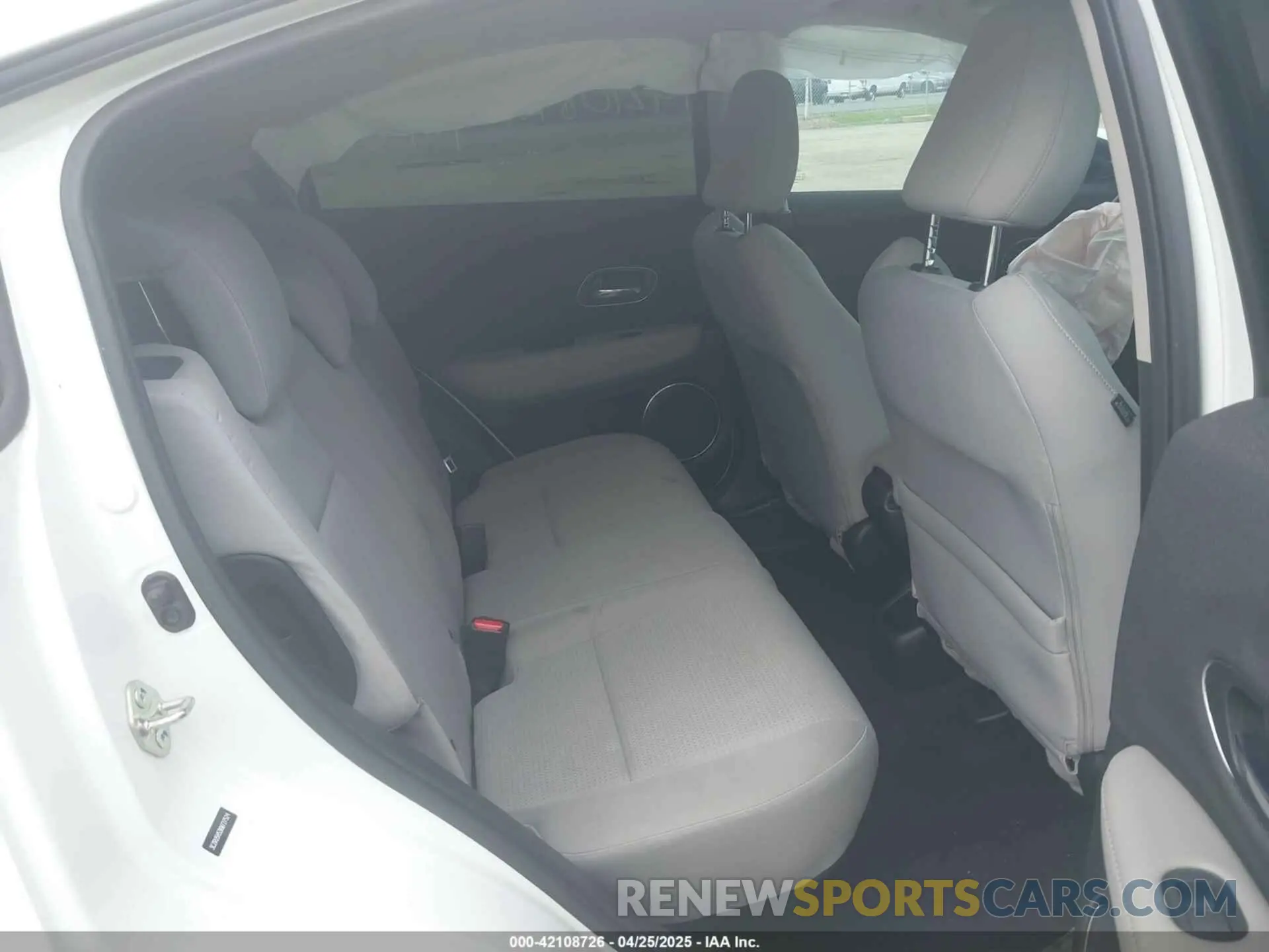 8 fotografías del automóvil dañado 3CZRU5H53KM727524 HONDA HR-V 2019