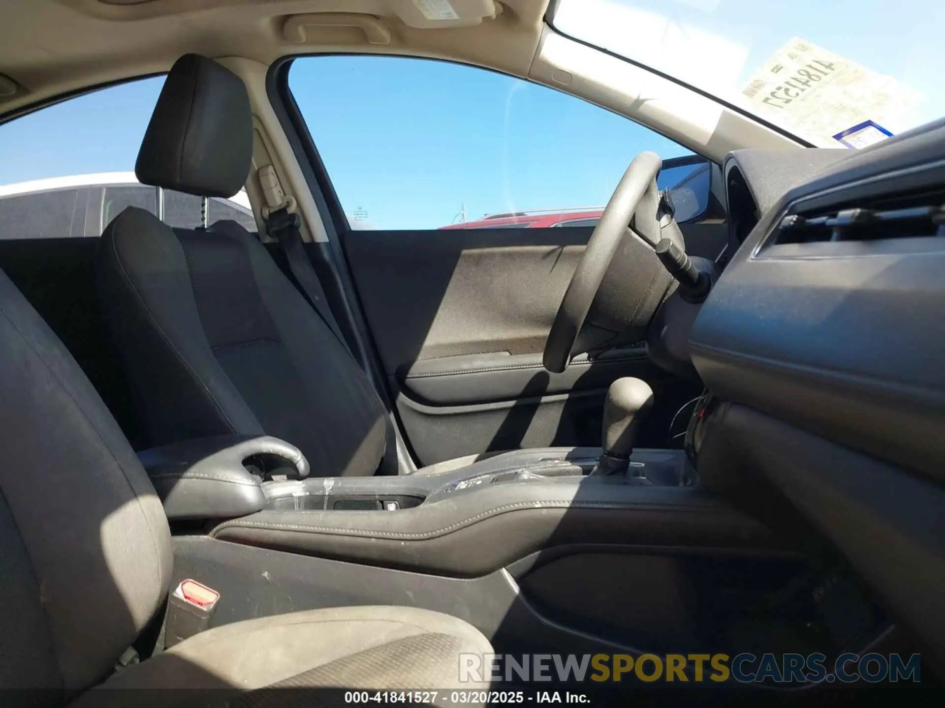5 fotografías del automóvil dañado 3CZRU5H54KM709856 HONDA HR-V 2019