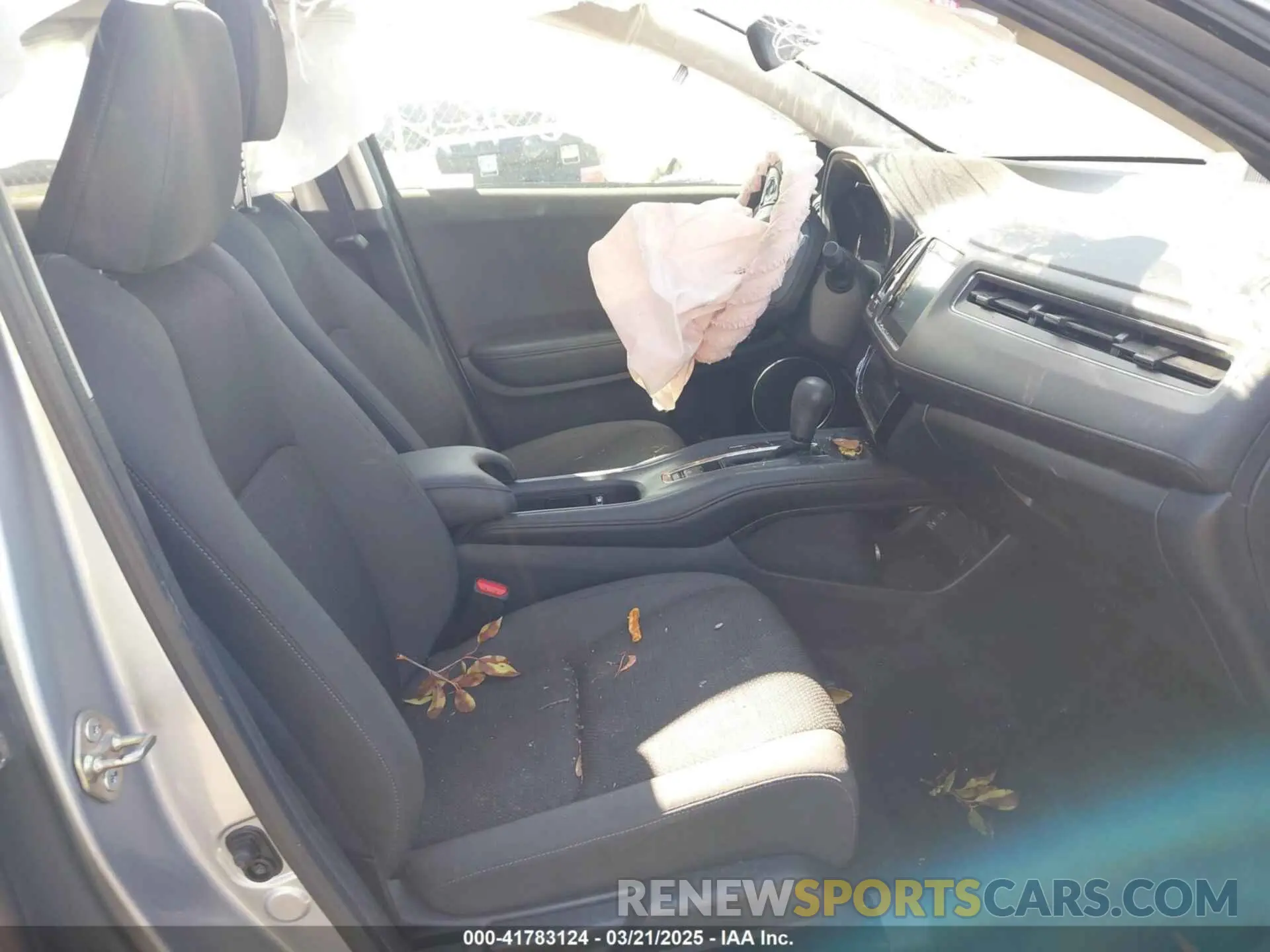 5 fotografías del automóvil dañado 3CZRU5H54KM728584 HONDA HR-V 2019