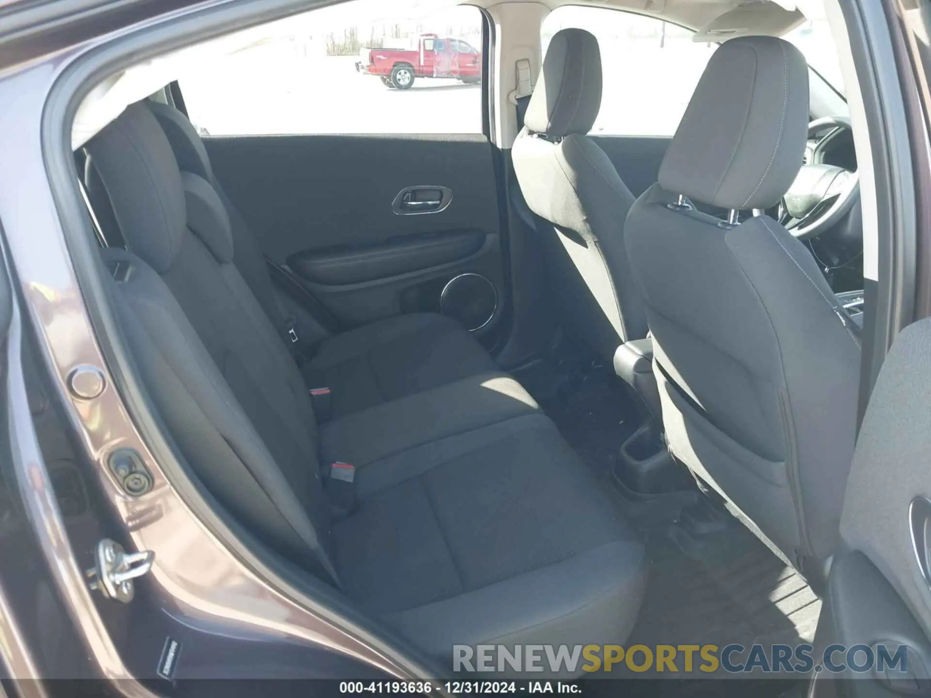 8 fotografías del automóvil dañado 3CZRU5H55KM704942 HONDA HR-V 2019