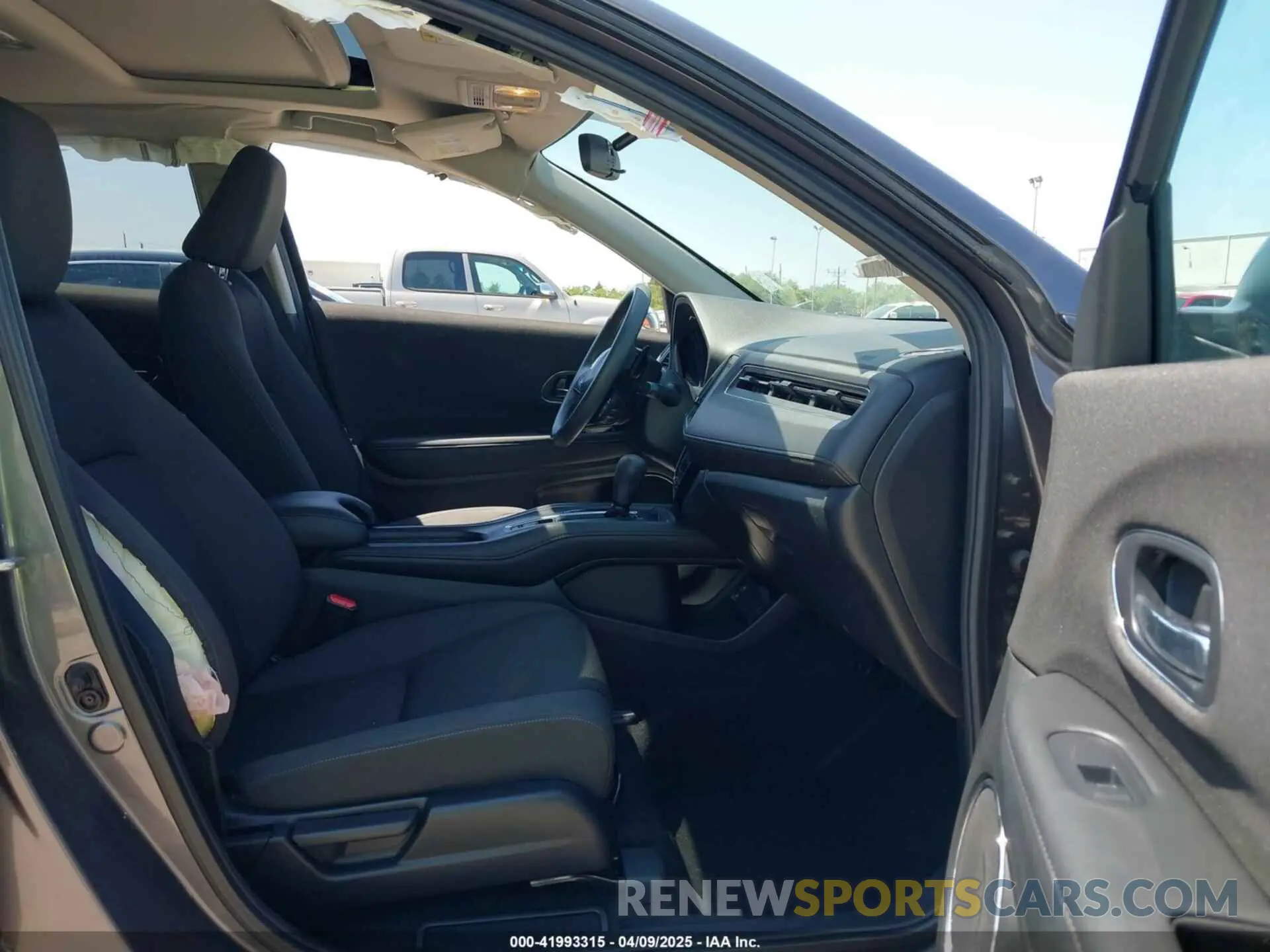 5 fotografías del automóvil dañado 3CZRU5H55KM721708 HONDA HR-V 2019