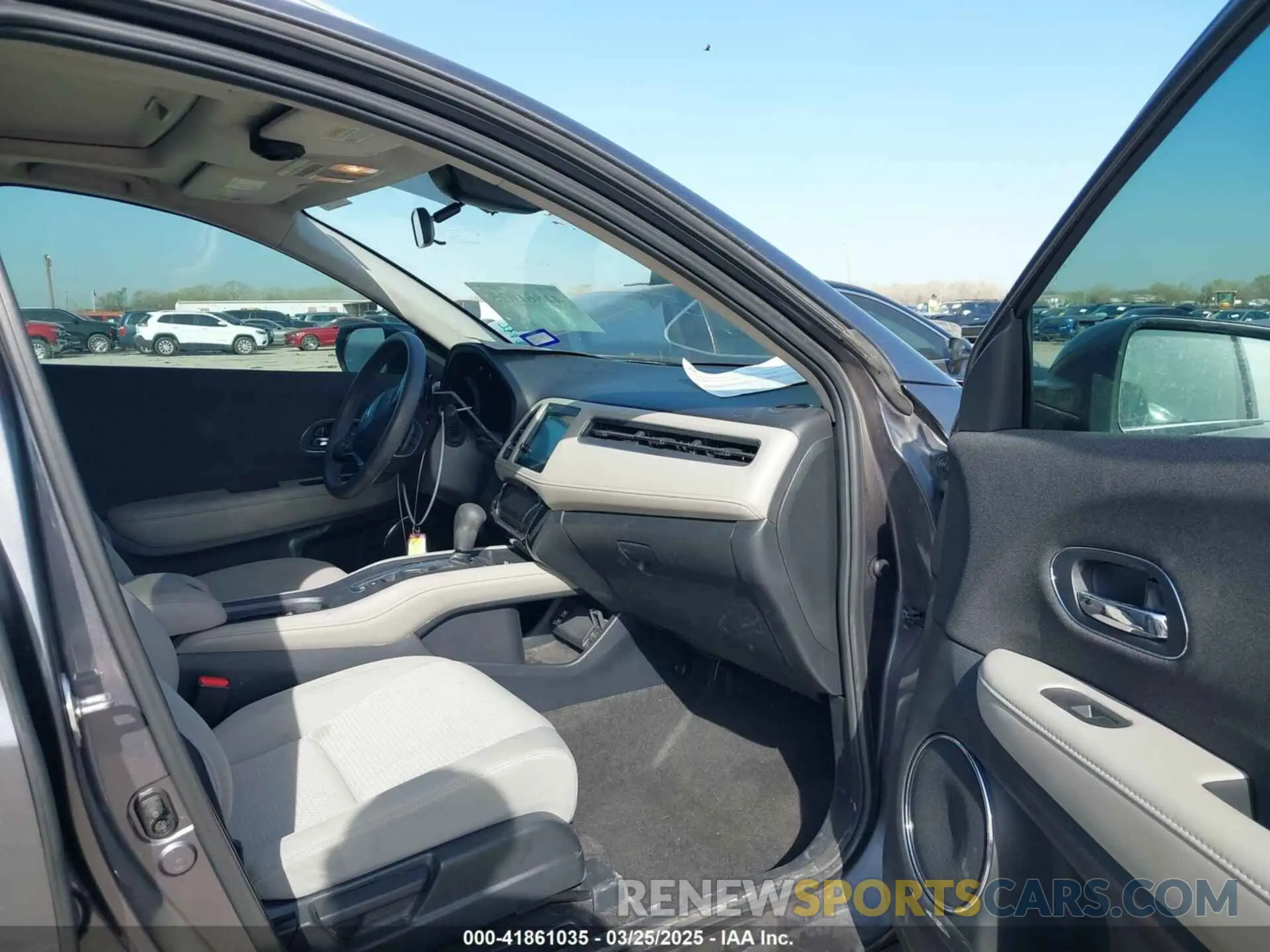 5 fotografías del automóvil dañado 3CZRU5H56KM730868 HONDA HR-V 2019