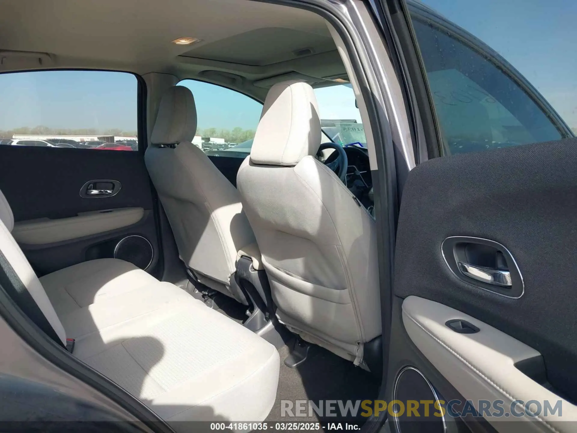 8 fotografías del automóvil dañado 3CZRU5H56KM730868 HONDA HR-V 2019