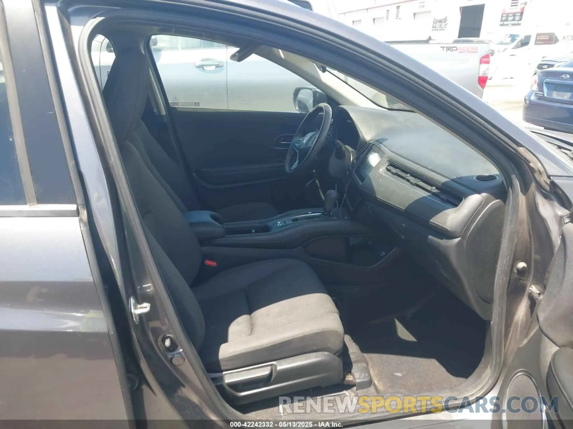 5 fotografías del automóvil dañado 3CZRU5H57KM729518 HONDA HR-V 2019