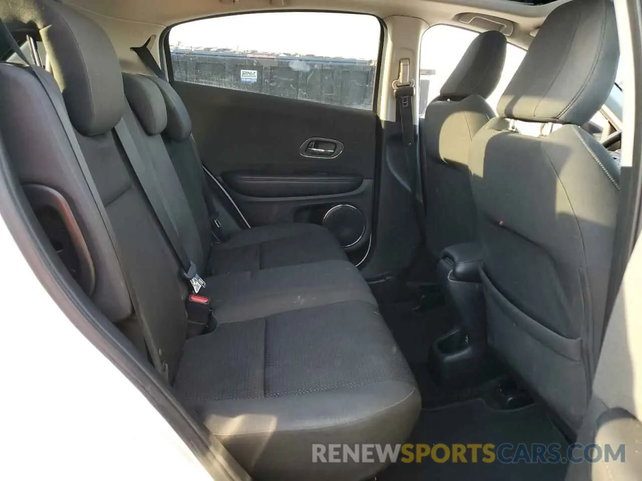 11 fotografías del automóvil dañado 3CZRU5H58KM712016 HONDA HR-V 2019
