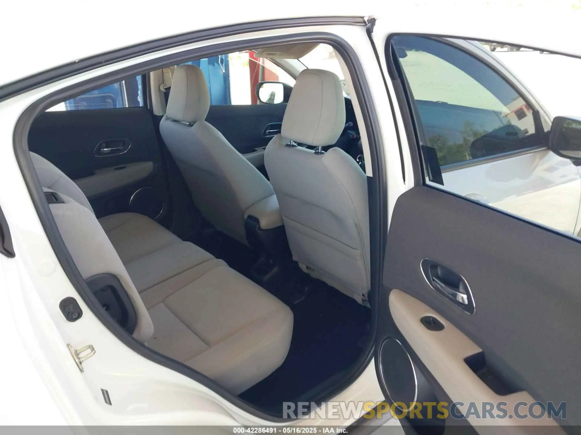8 fotografías del automóvil dañado 3CZRU5H58KM729088 HONDA HR-V 2019