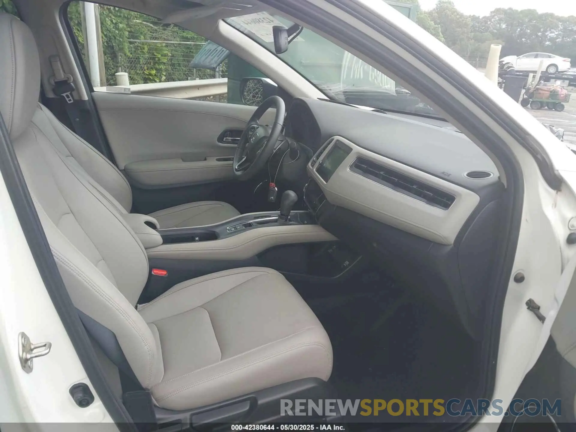 5 fotografías del automóvil dañado 3CZRU5H72KM708271 HONDA HR-V 2019