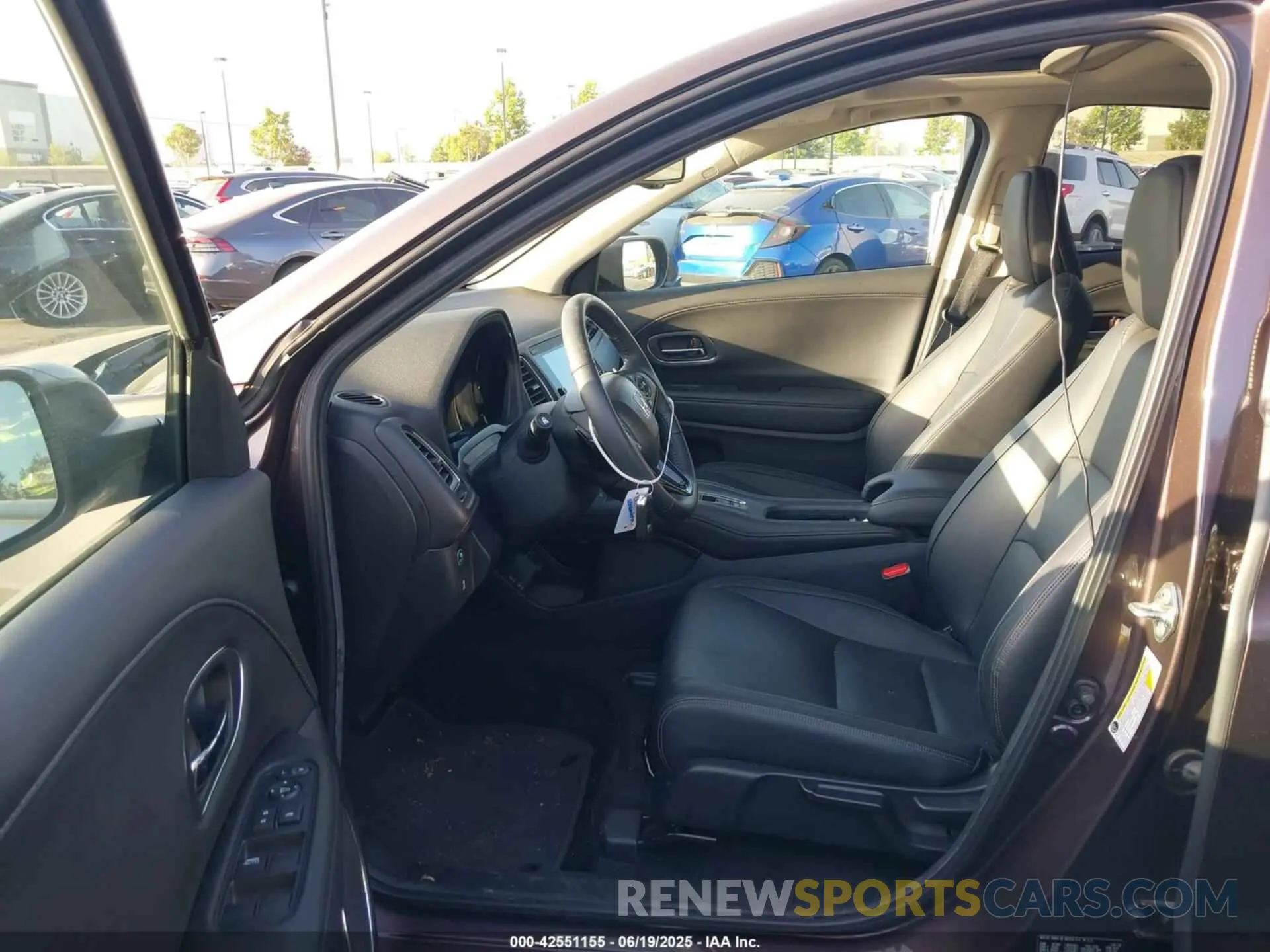 5 fotografías del automóvil dañado 3CZRU5H75KM713688 HONDA HR-V 2019