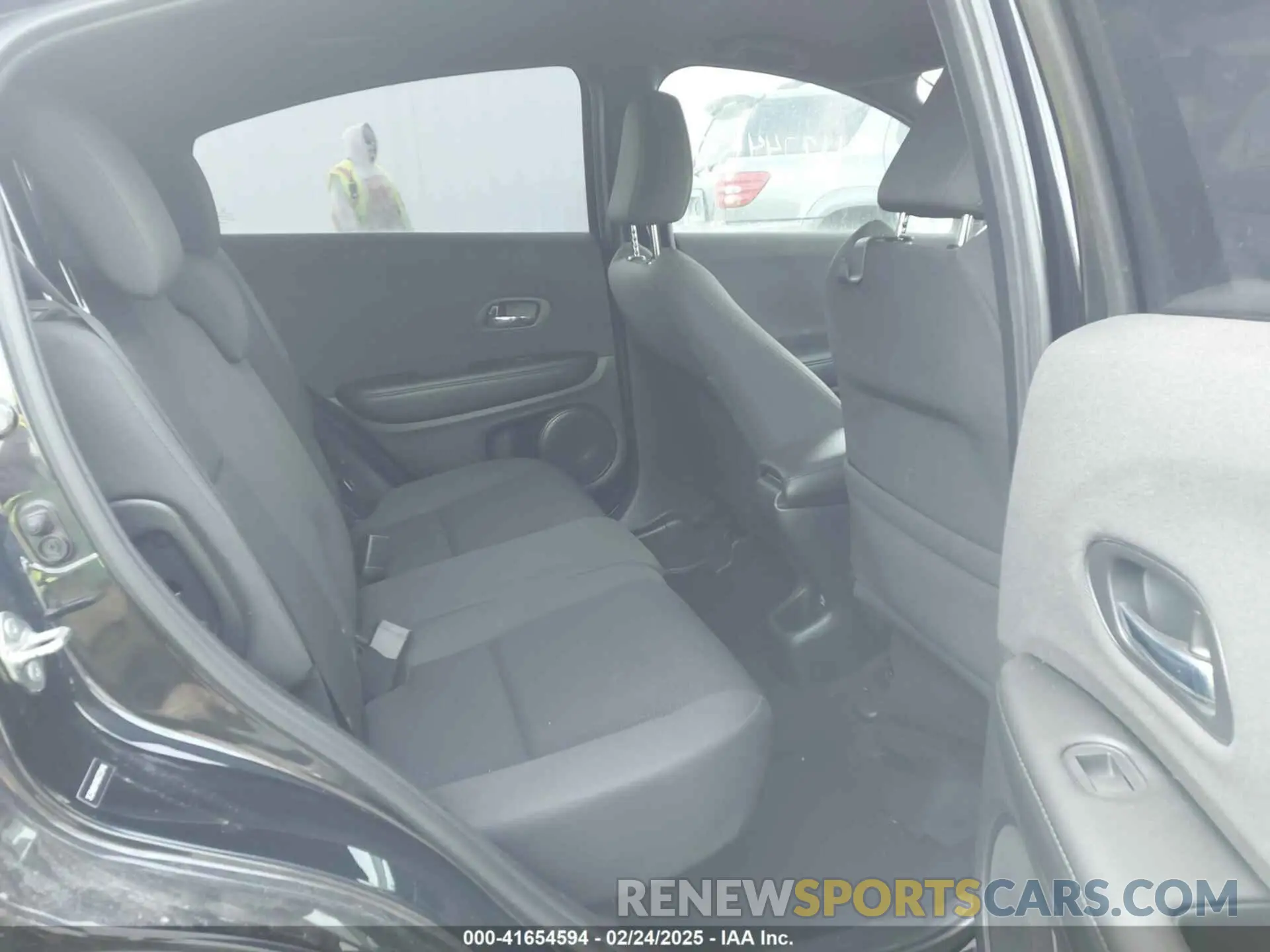 8 fotografías del automóvil dañado 3CZRU6H10KG723416 HONDA HR-V 2019