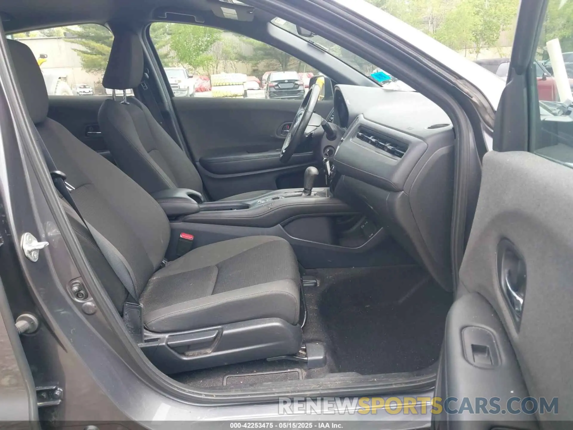 5 fotografías del automóvil dañado 3CZRU6H16KG702926 HONDA HR-V 2019