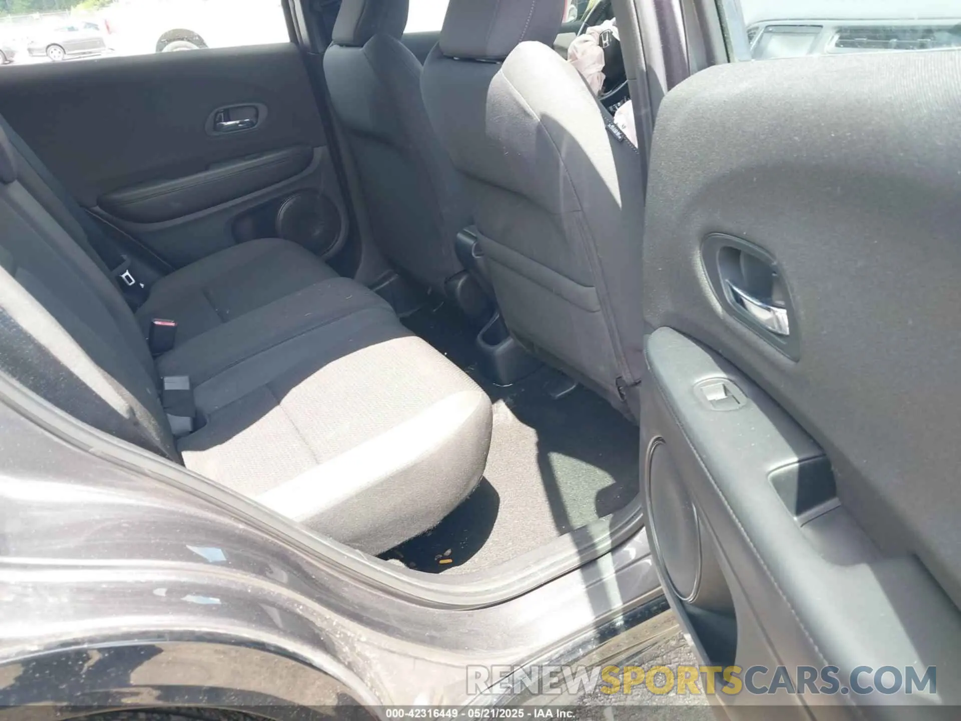 8 fotografías del automóvil dañado 3CZRU6H17KG711912 HONDA HR-V 2019