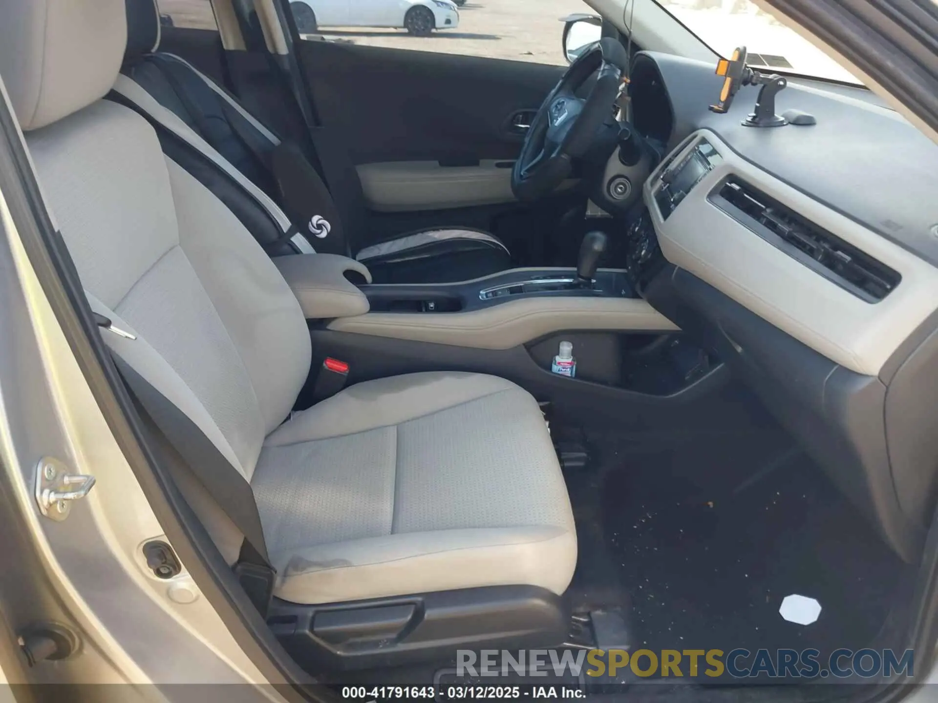 5 fotografías del automóvil dañado 3CZRU6H32KG711625 HONDA HR-V 2019