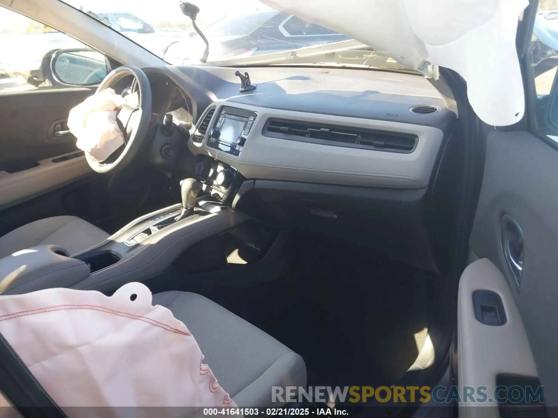 5 fotografías del automóvil dañado 3CZRU6H32KG732412 HONDA HR-V 2019