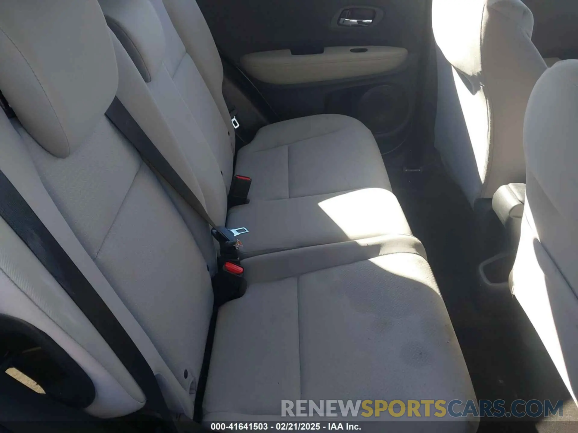 8 fotografías del automóvil dañado 3CZRU6H32KG732412 HONDA HR-V 2019